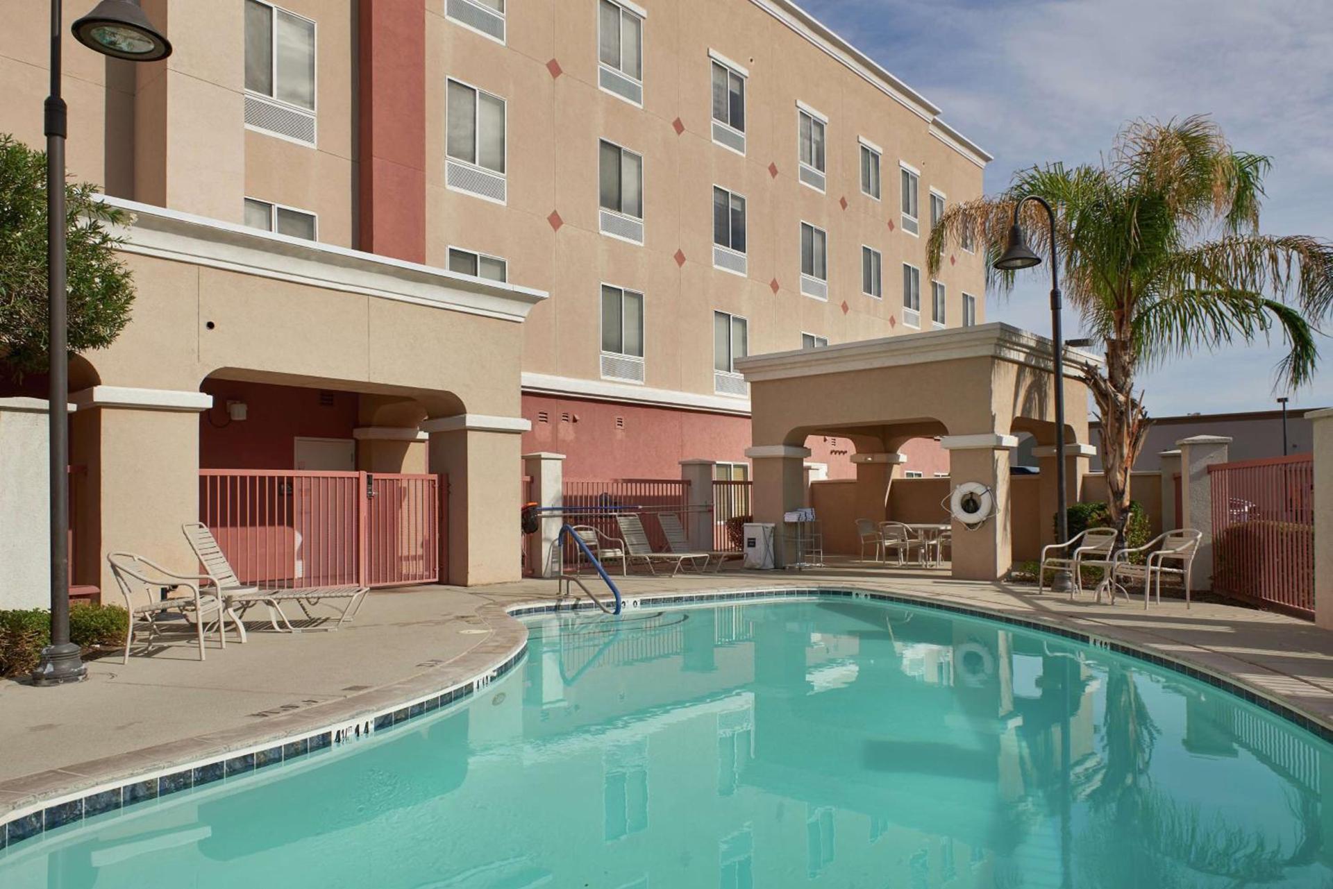 Hampton Inn & Suites Phoenix-Surprise photo 6