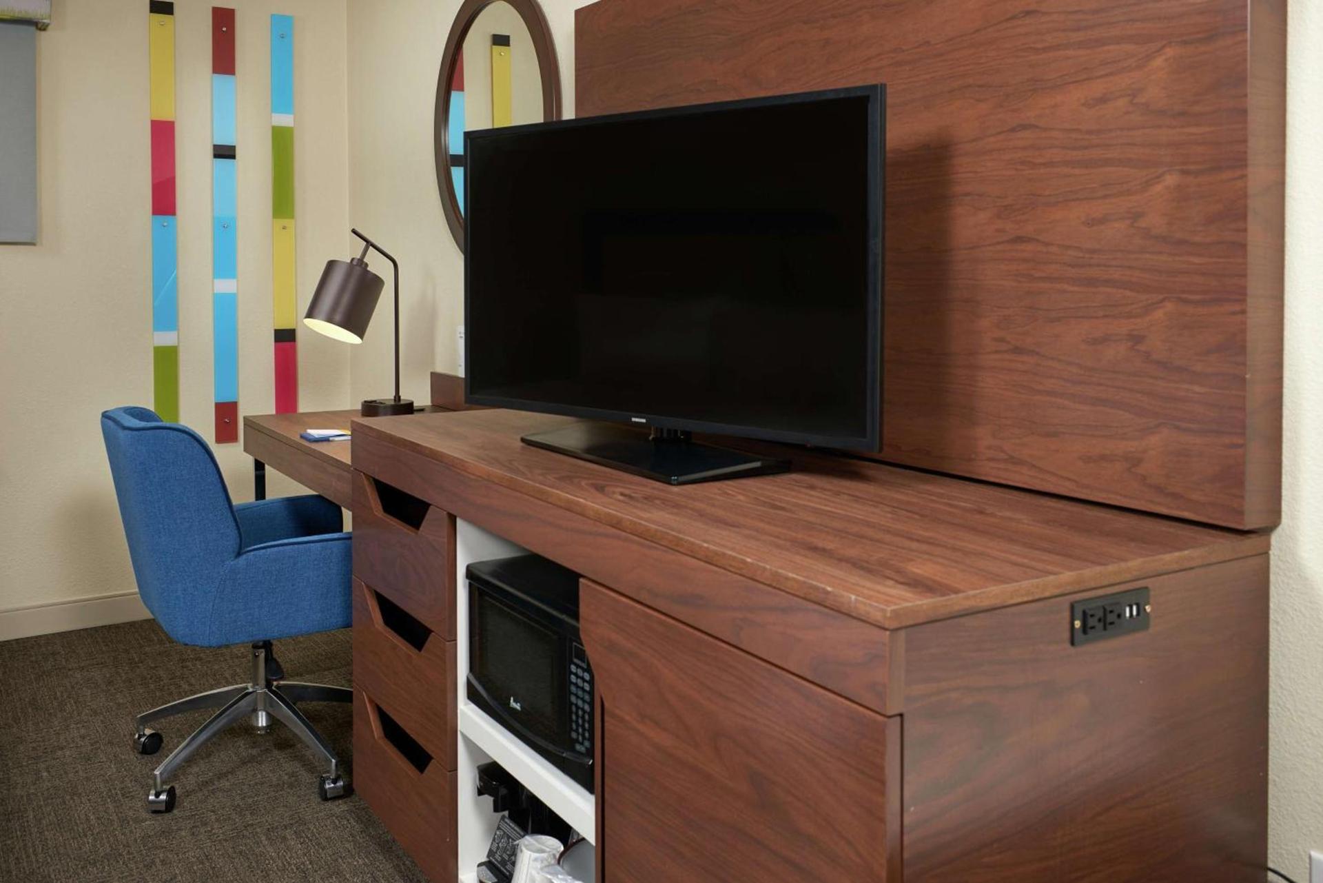 Hampton Inn & Suites Phoenix-Surprise photo 9