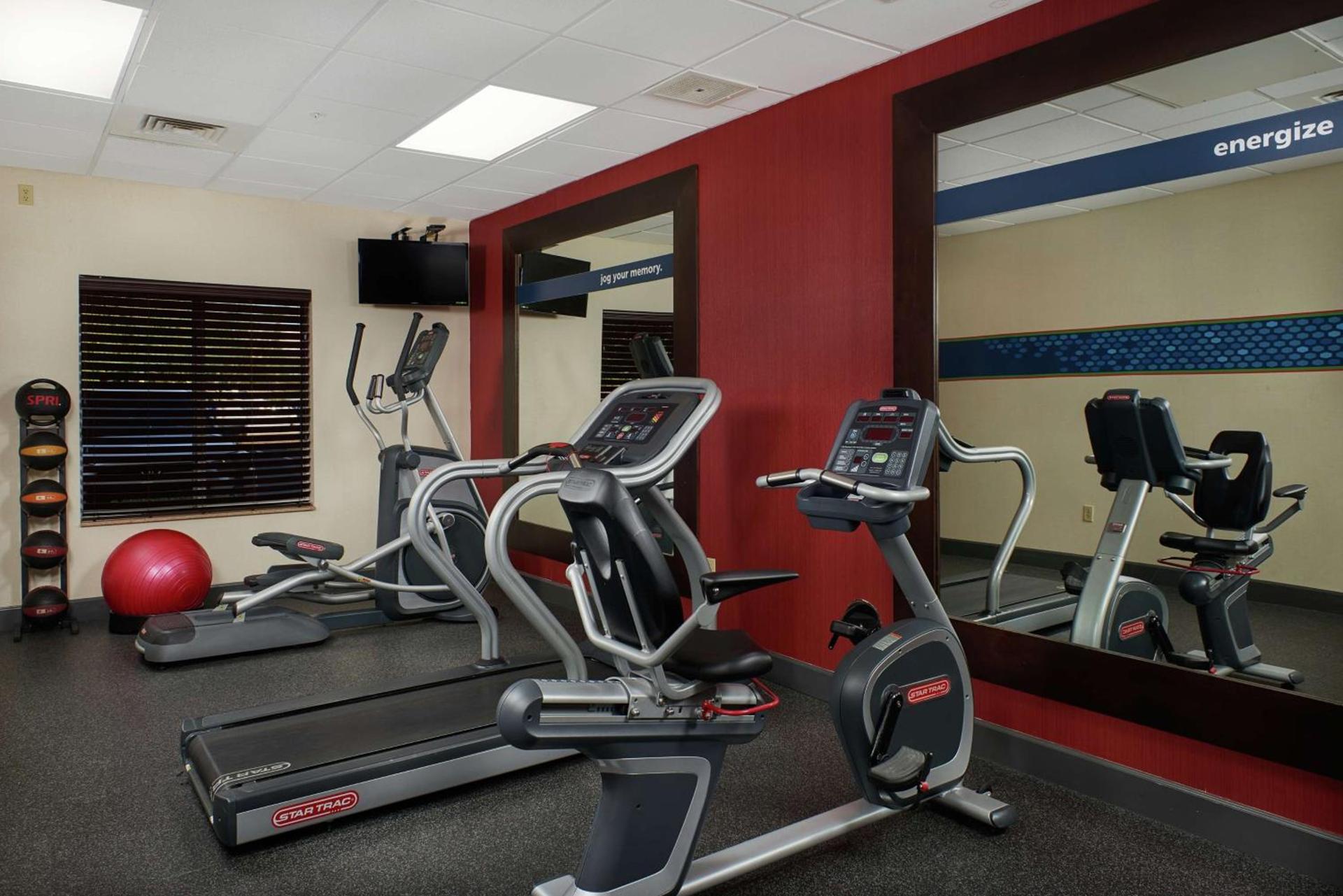 Hampton Inn & Suites Phoenix-Surprise photo 8