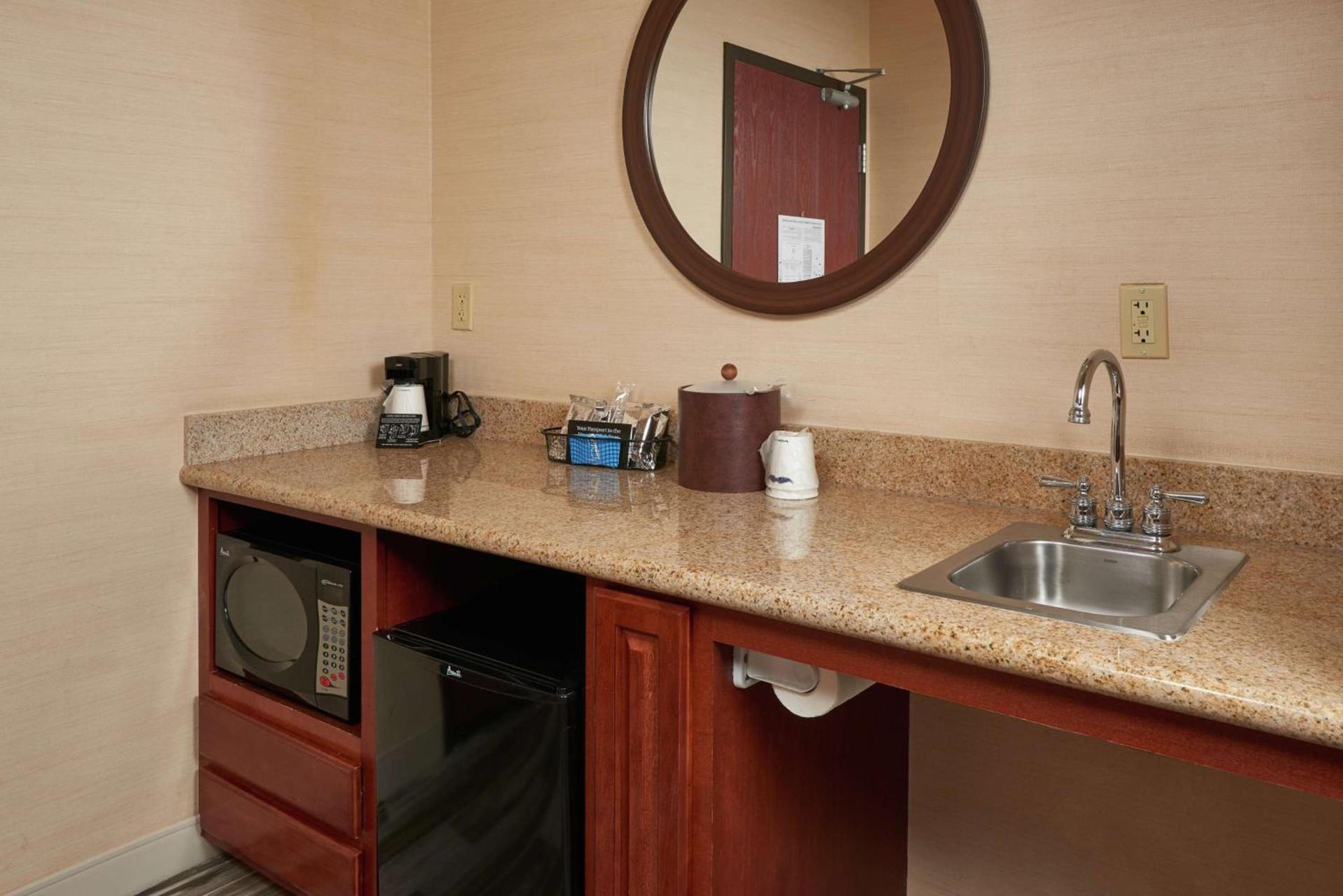 Hampton Inn & Suites Phoenix-Surprise photo 11