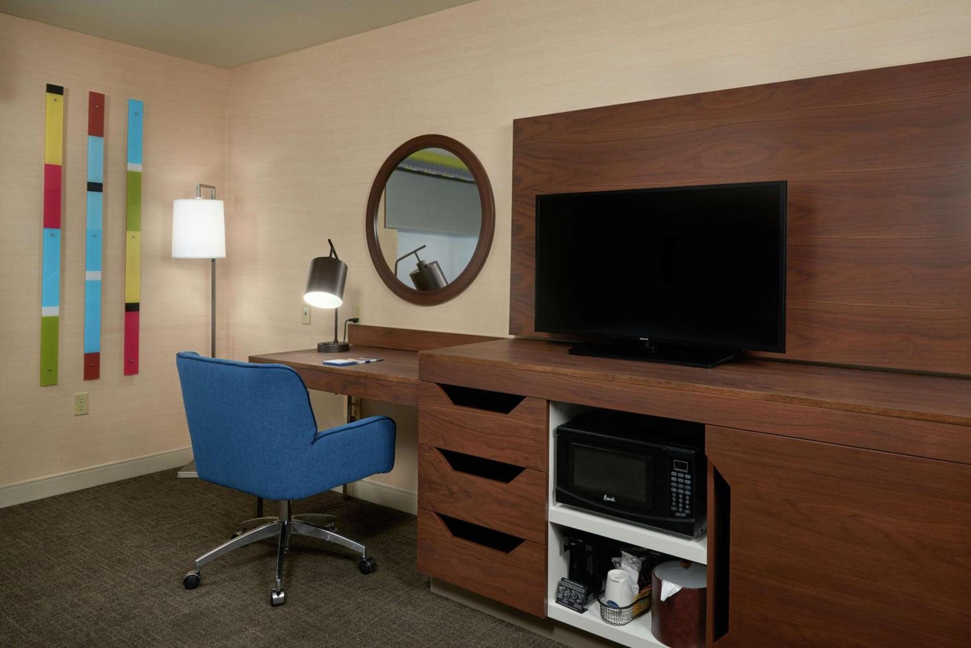 Hampton Inn & Suites Phoenix-Surprise photo 17