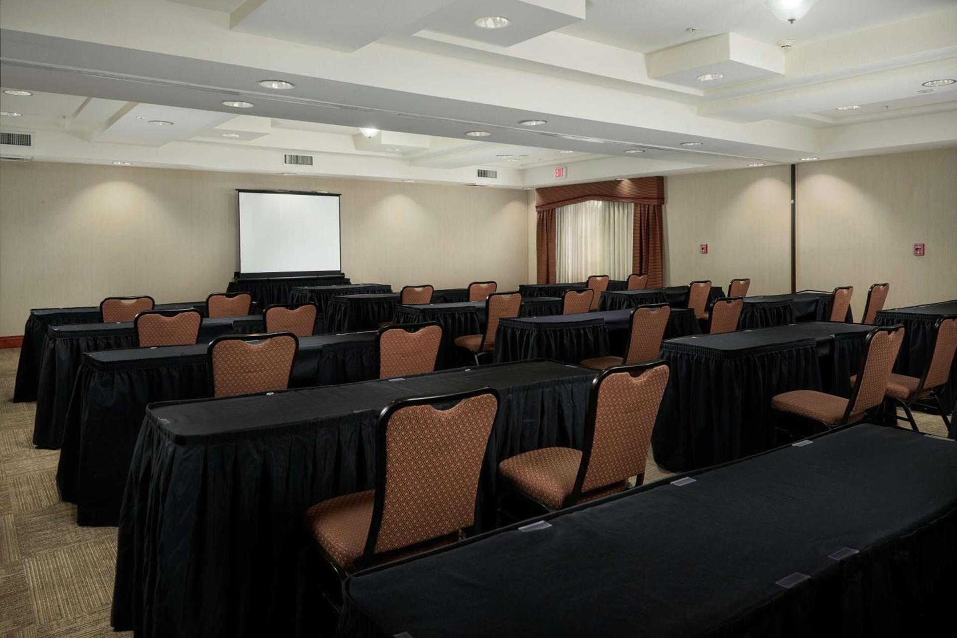 Hampton Inn & Suites Phoenix-Surprise photo 19