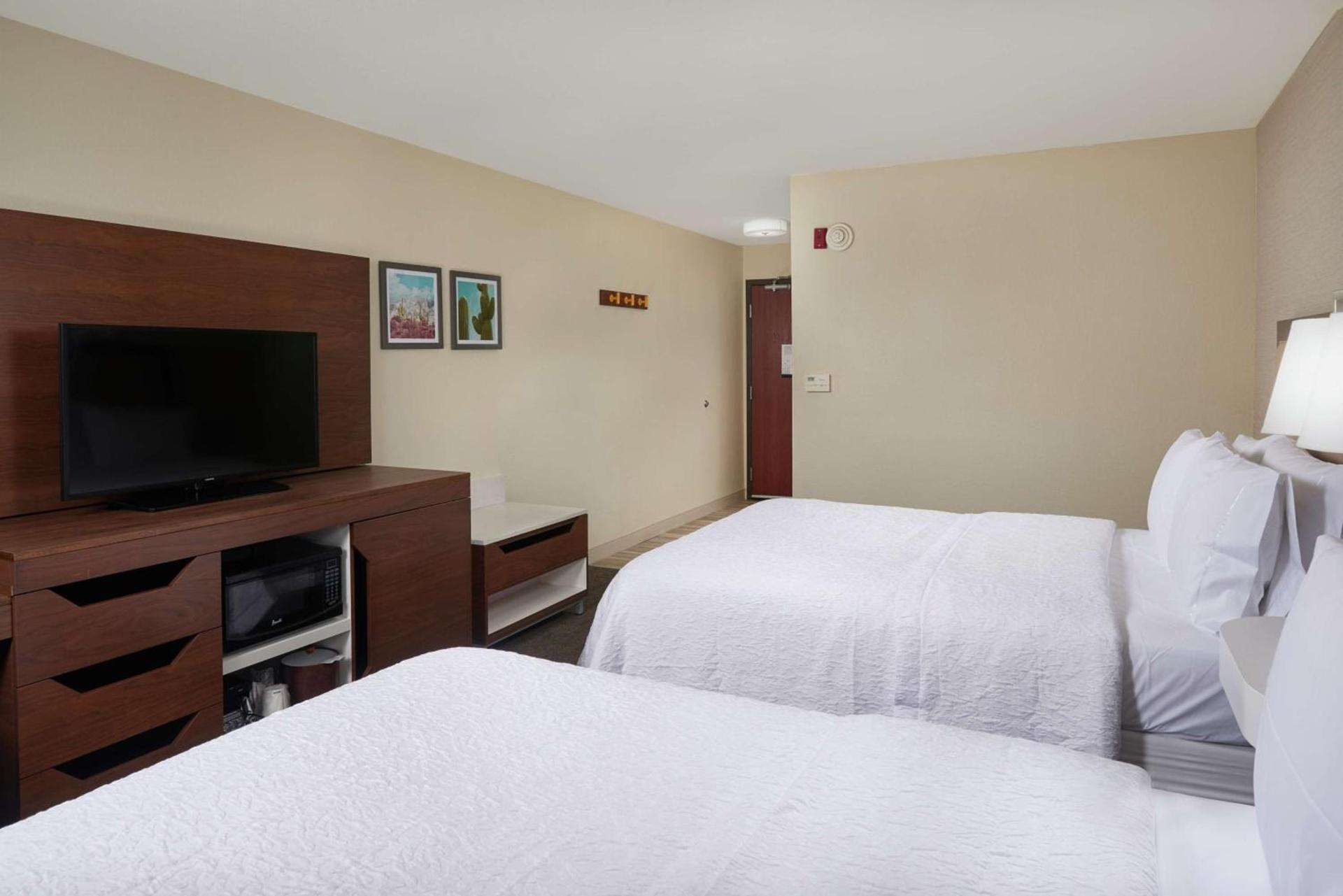 Hampton Inn & Suites Phoenix-Surprise photo 22
