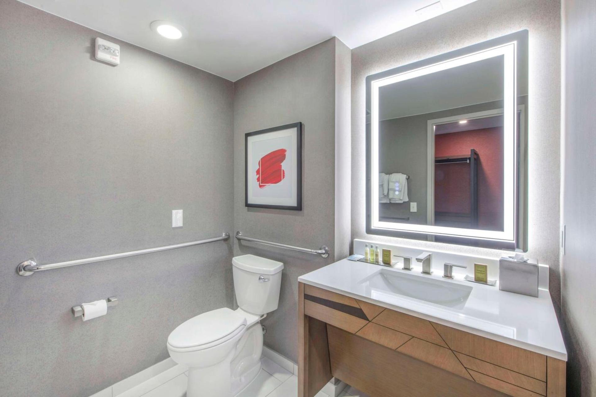 DoubleTree by Hilton Raleigh-Cary photo 7