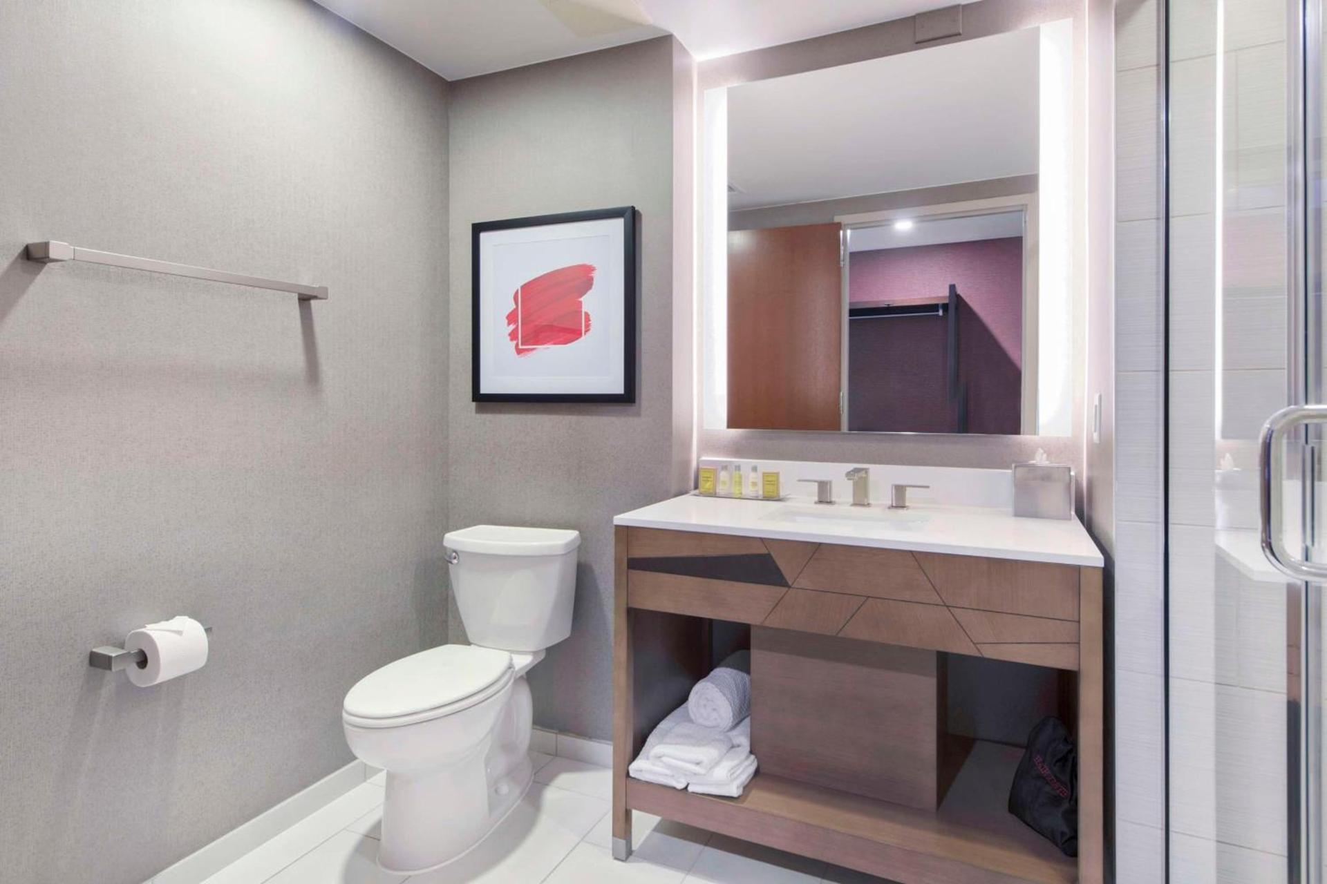 DoubleTree by Hilton Raleigh-Cary photo 6