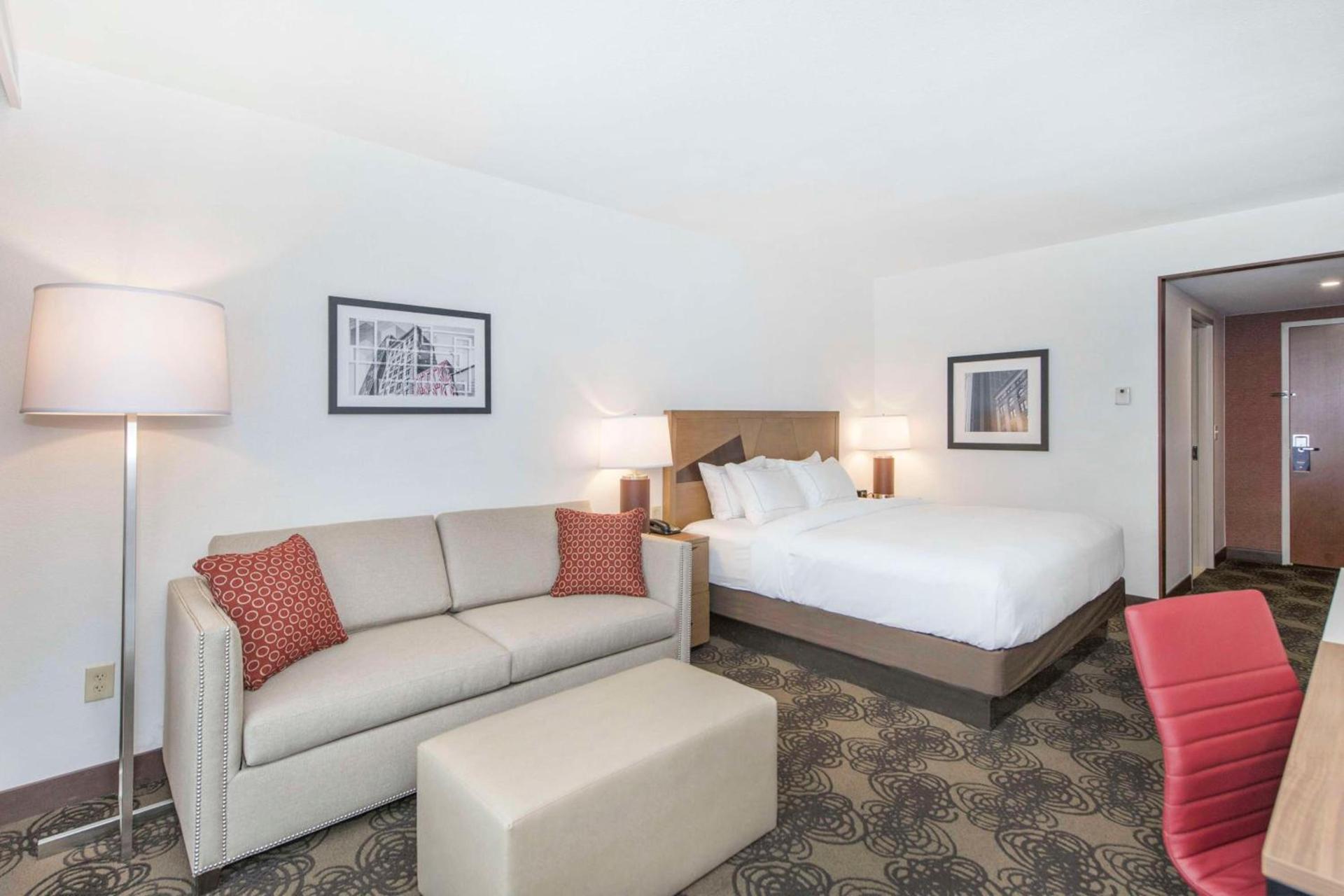 DoubleTree by Hilton Raleigh-Cary photo 9