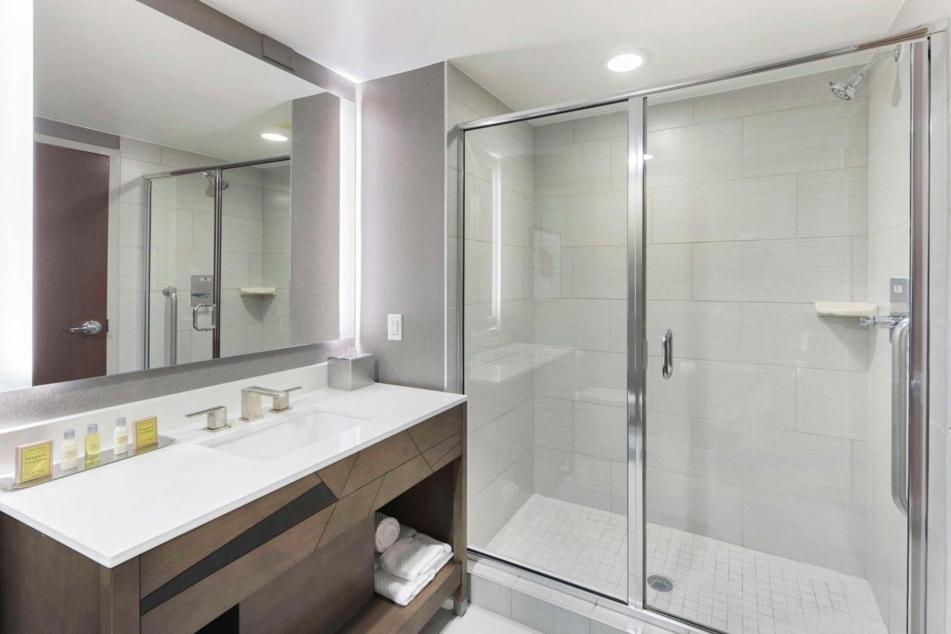 DoubleTree by Hilton Raleigh-Cary photo 11