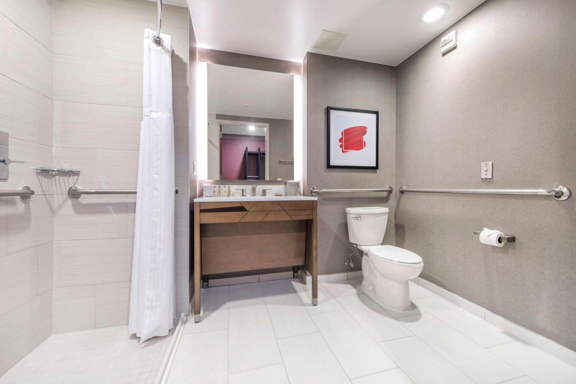 DoubleTree by Hilton Raleigh-Cary photo 12