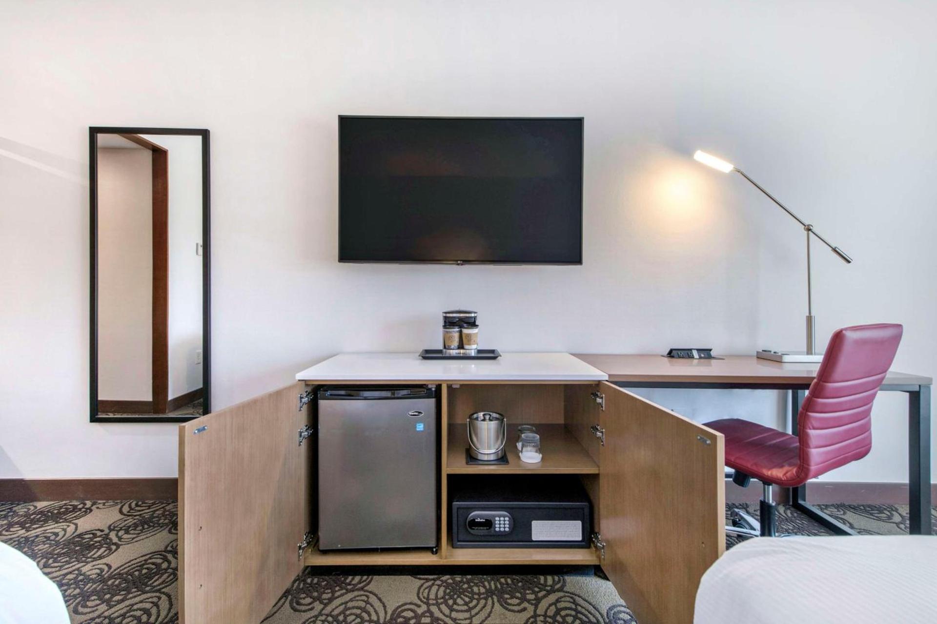 DoubleTree by Hilton Raleigh-Cary photo 16