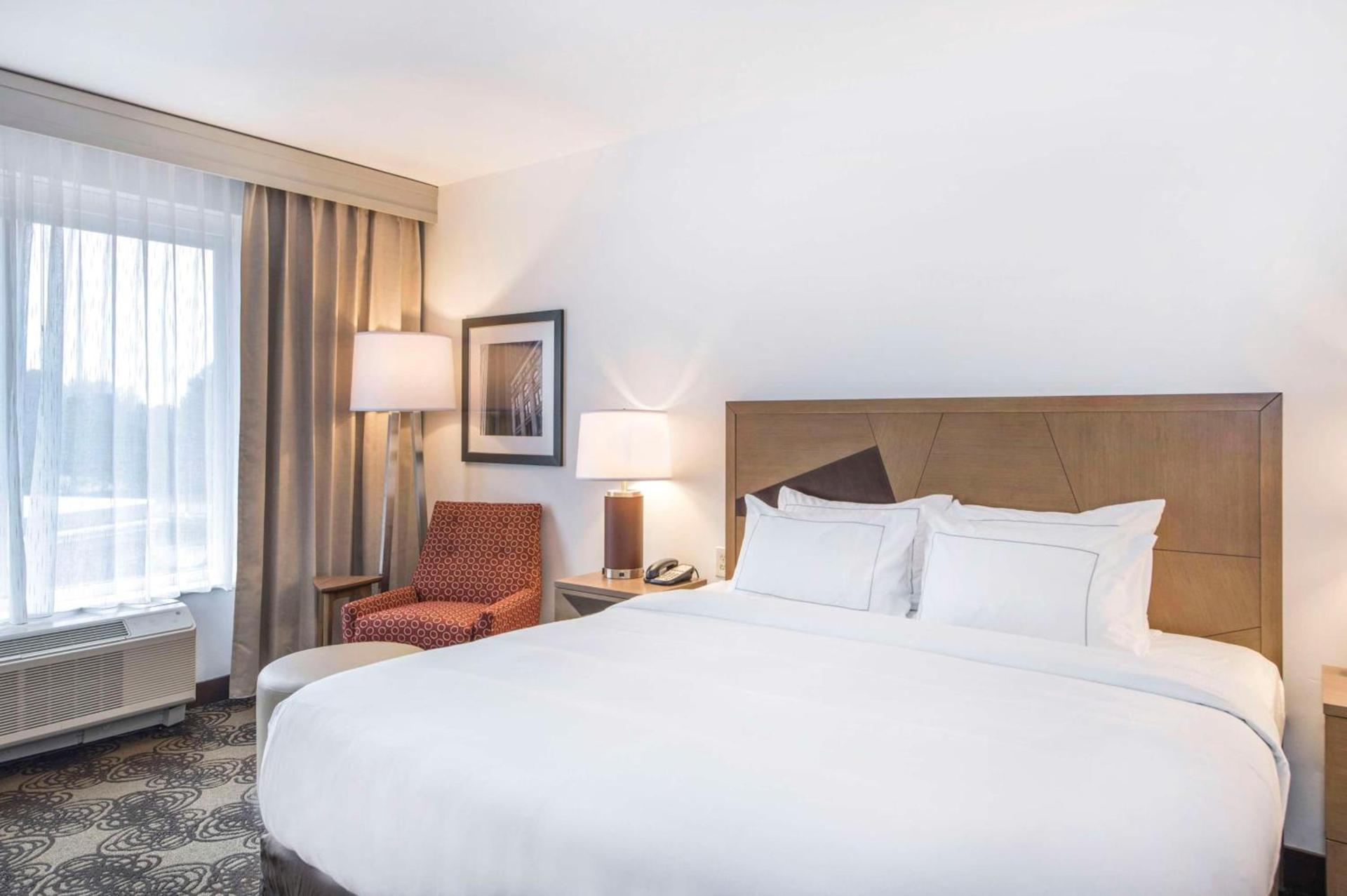 DoubleTree by Hilton Raleigh-Cary photo 17