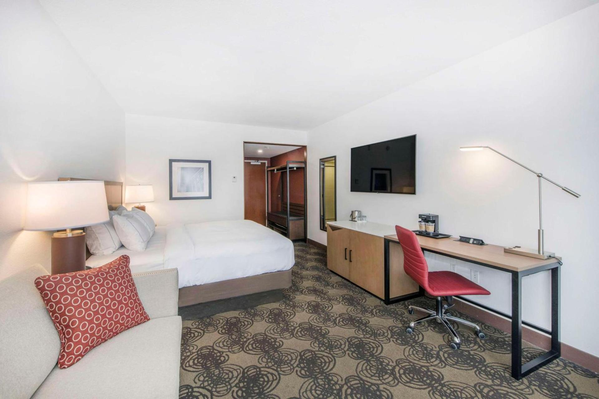 DoubleTree by Hilton Raleigh-Cary photo 18