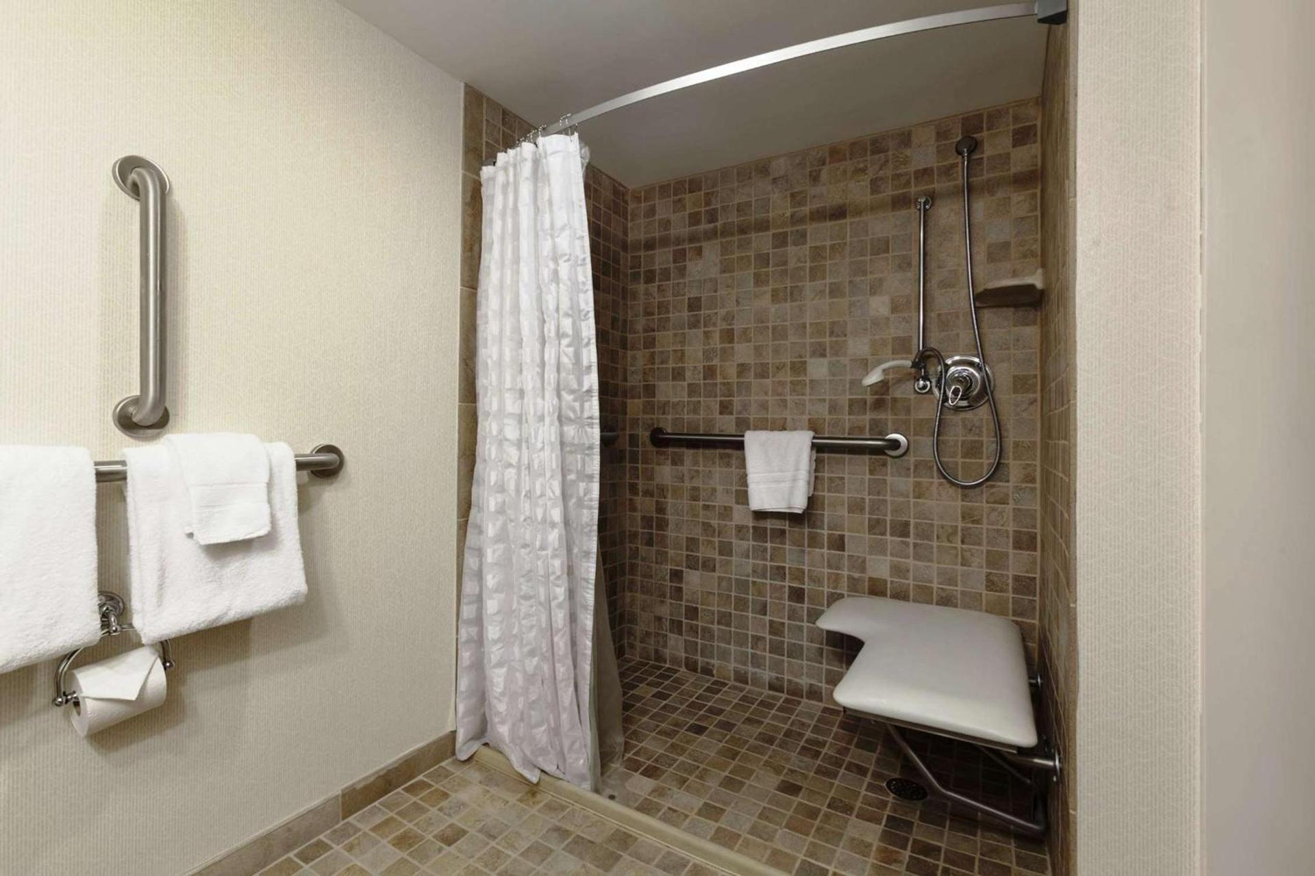 Embassy Suites by Hilton Richmond photo 37
