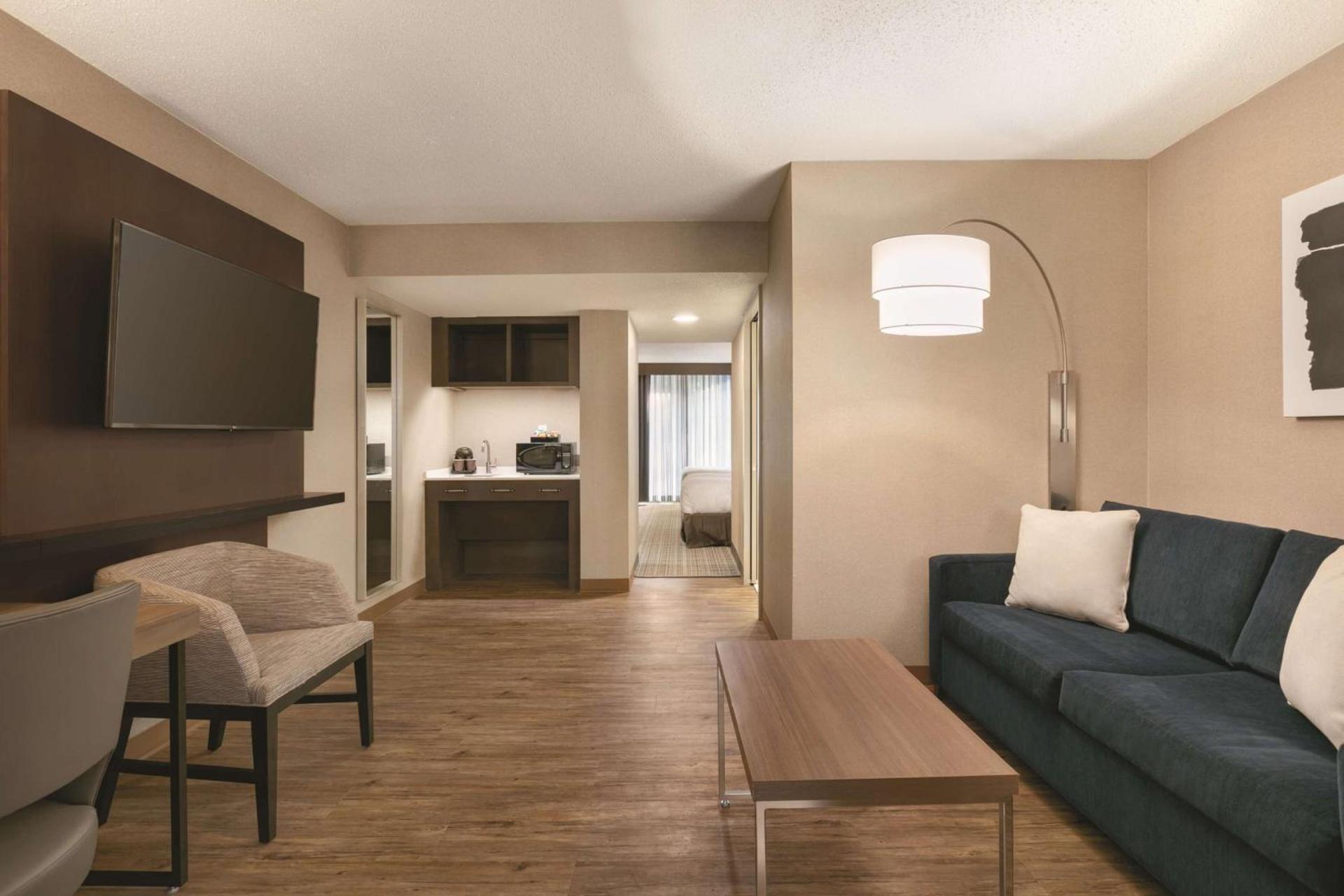 Embassy Suites by Hilton Richmond photo 49