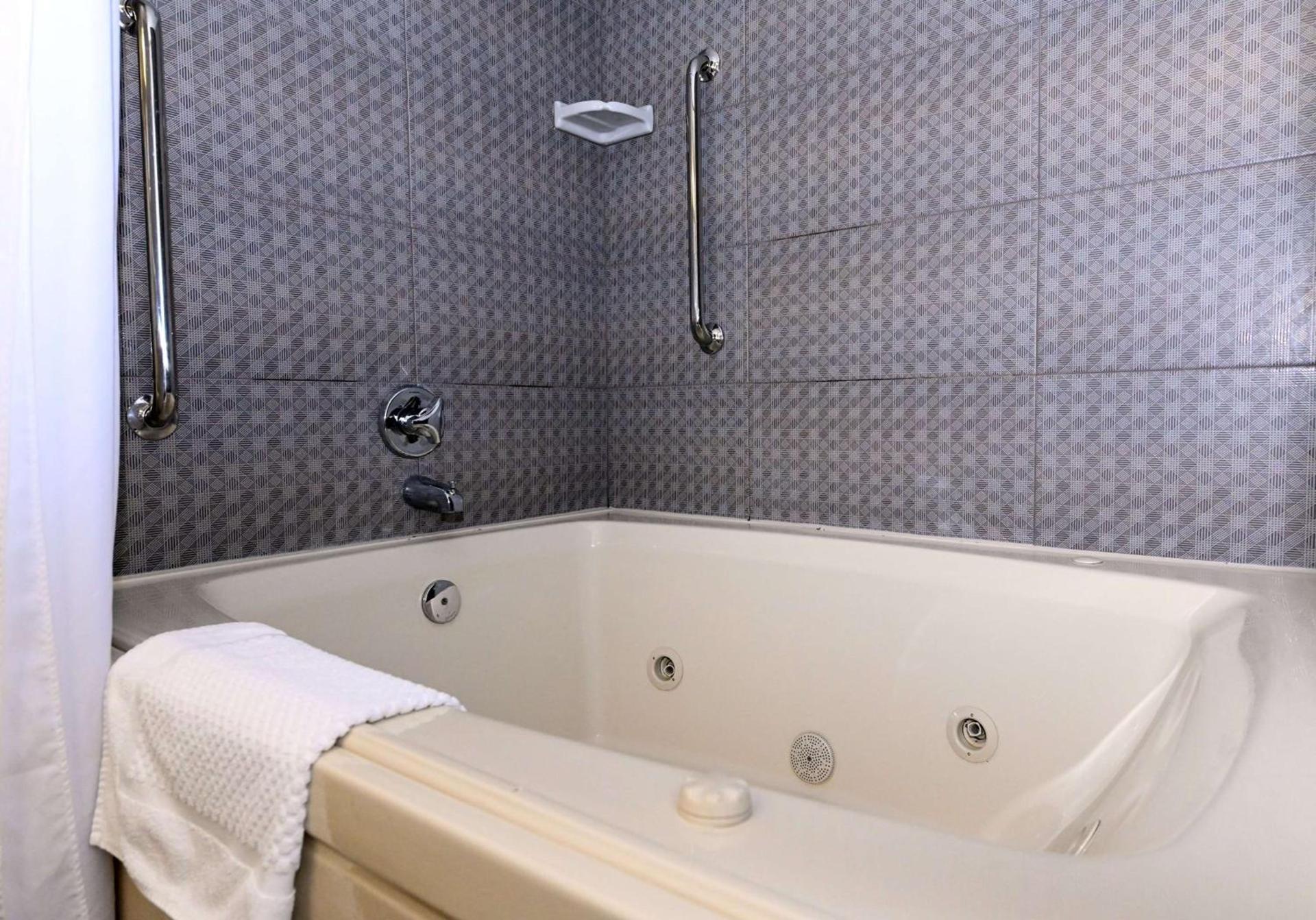 DoubleTree by Hilton Richmond - Midlothian photo 9