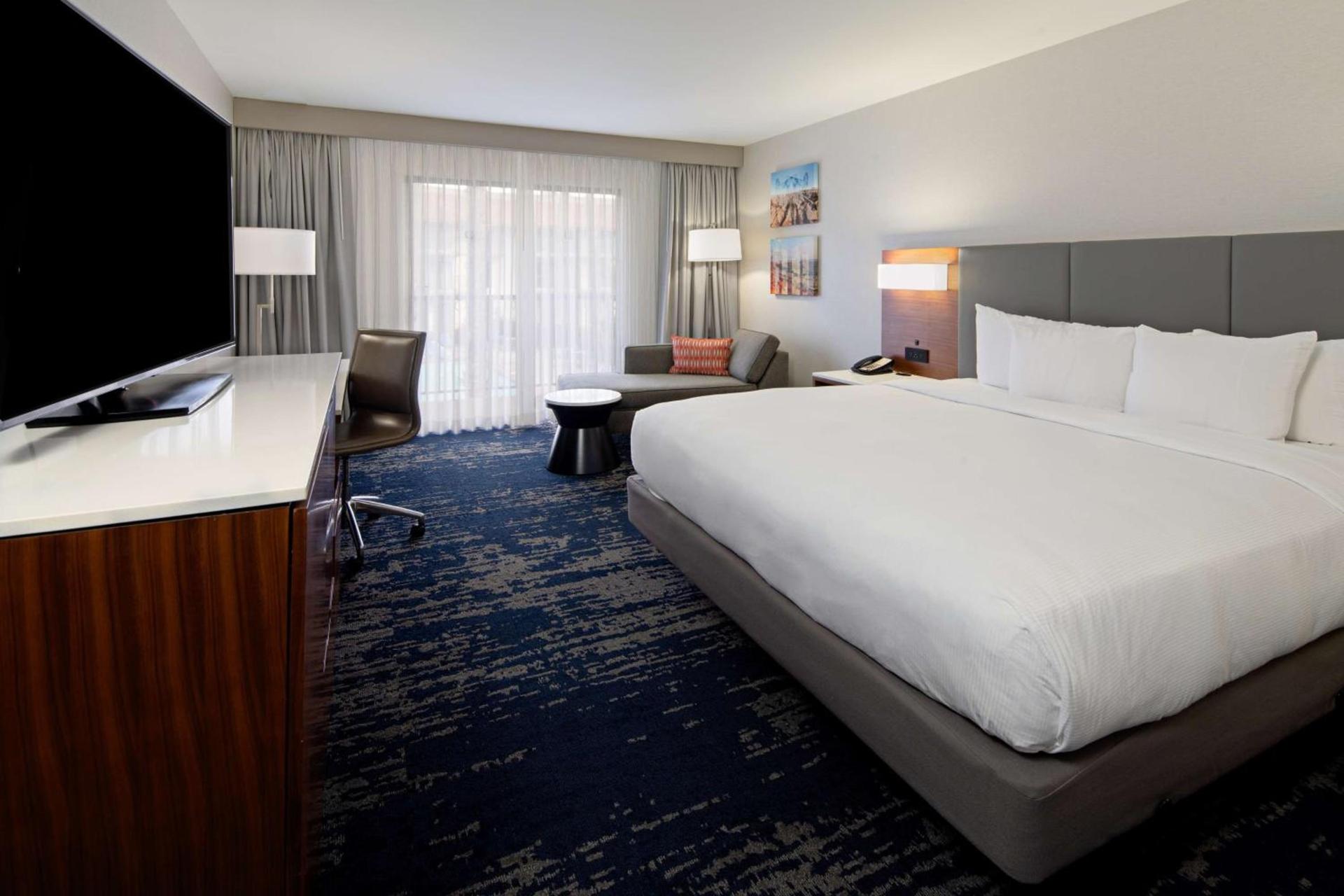 DoubleTree by Hilton Bakersfield photo 13