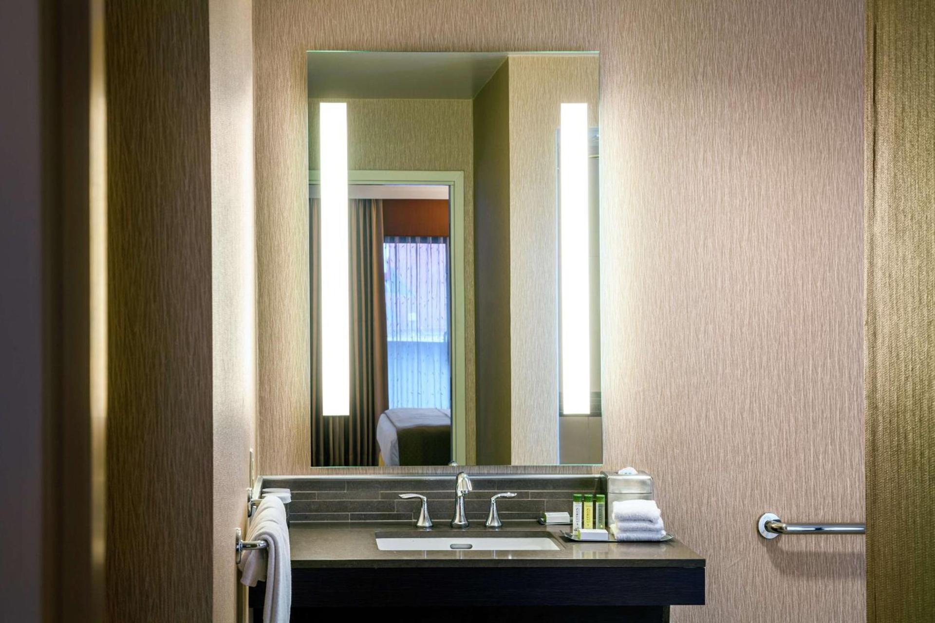 DoubleTree by Hilton Sonoma Wine Country photo 28