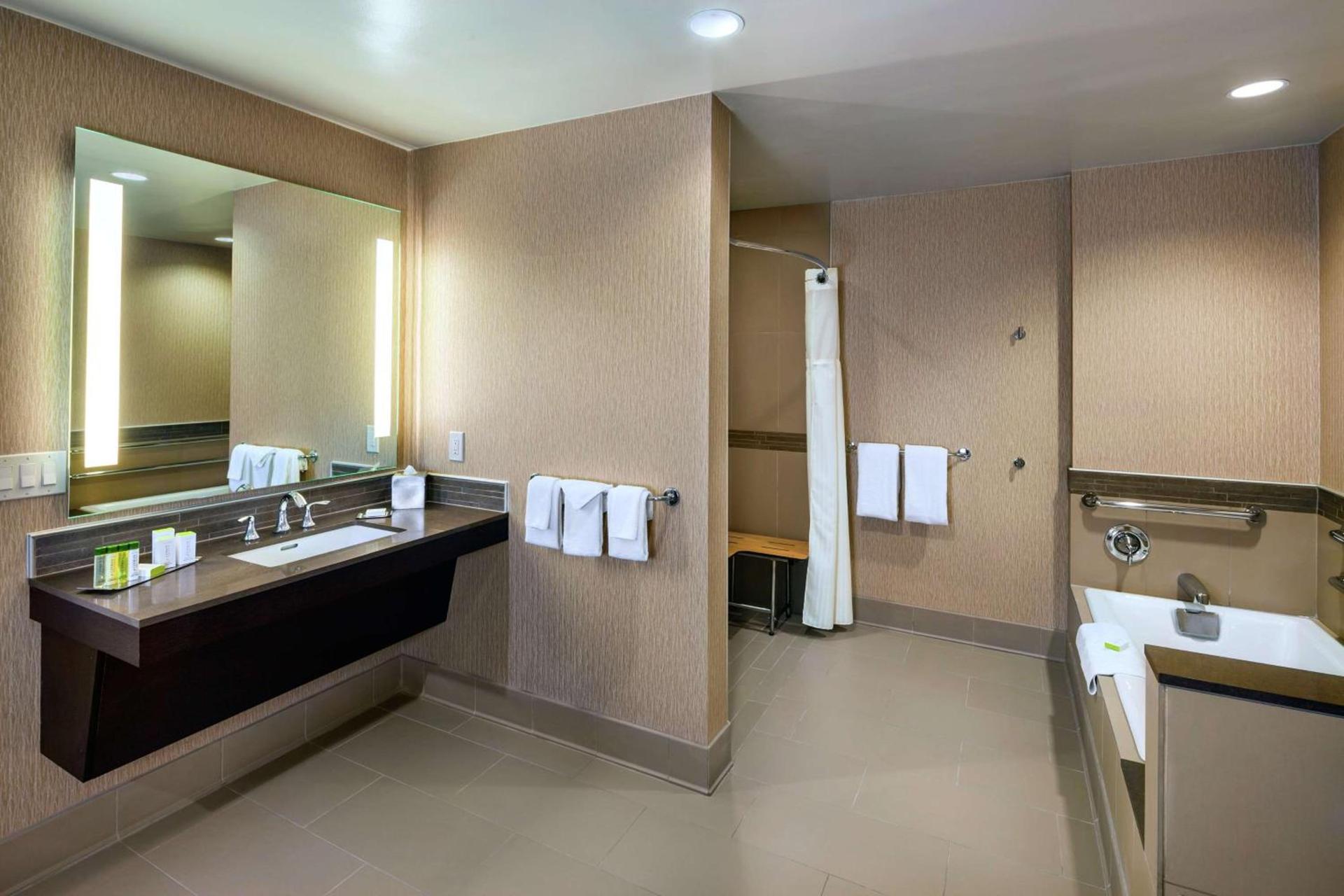 DoubleTree by Hilton Sonoma Wine Country photo 40