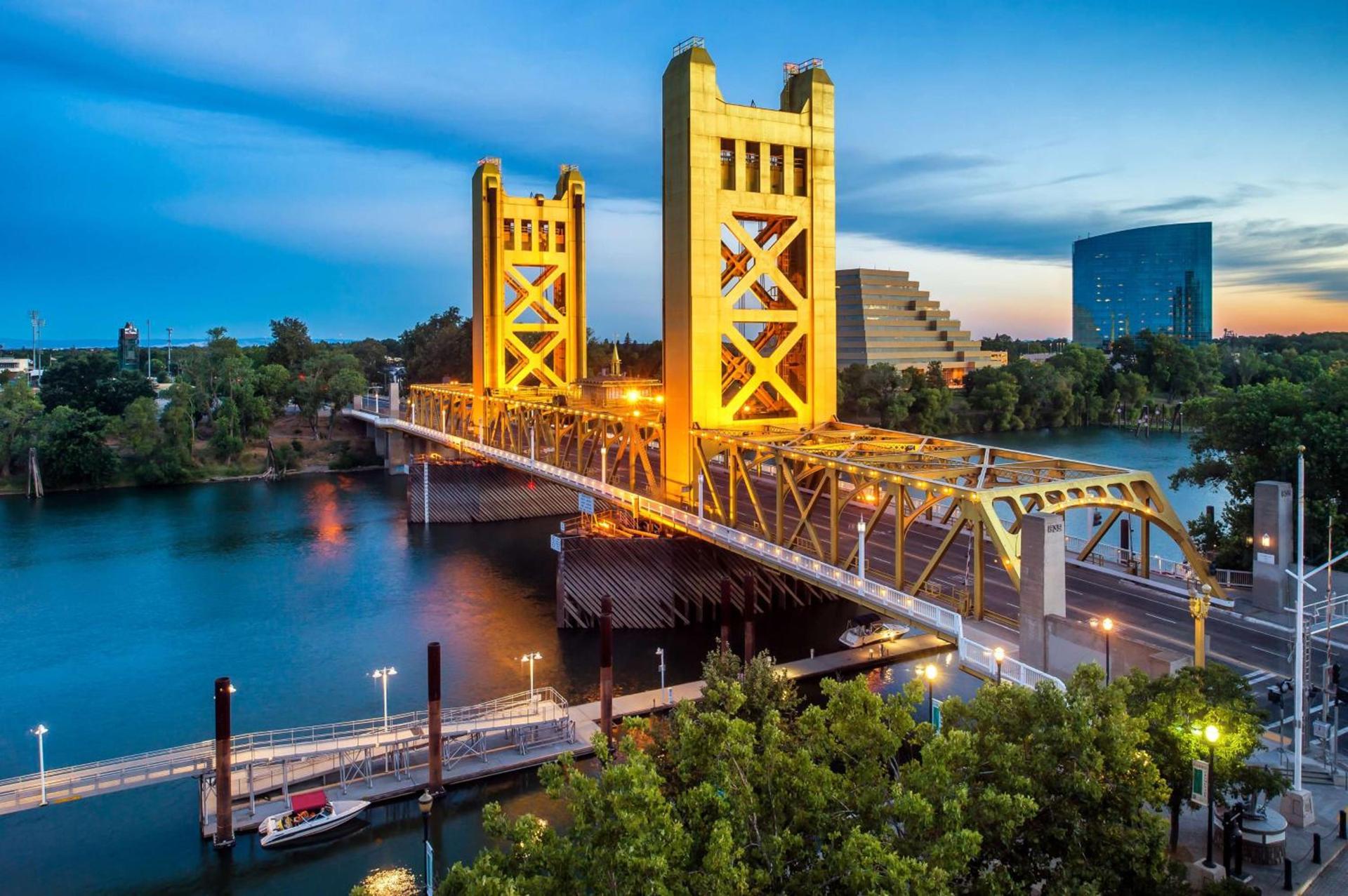 Embassy Suites by Hilton Sacramento Riverfront Promenade photo 3