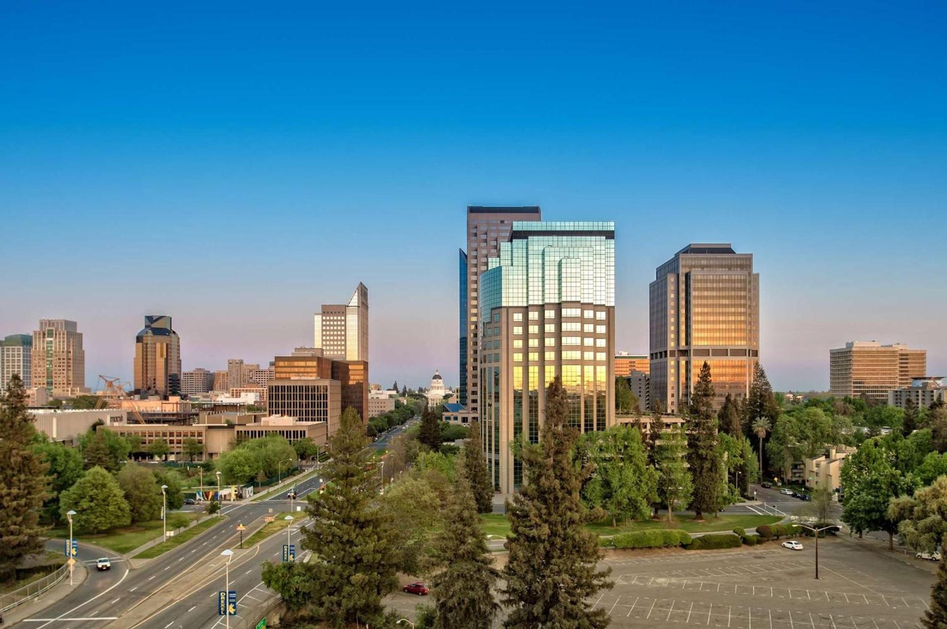 Embassy Suites by Hilton Sacramento Riverfront Promenade photo 7
