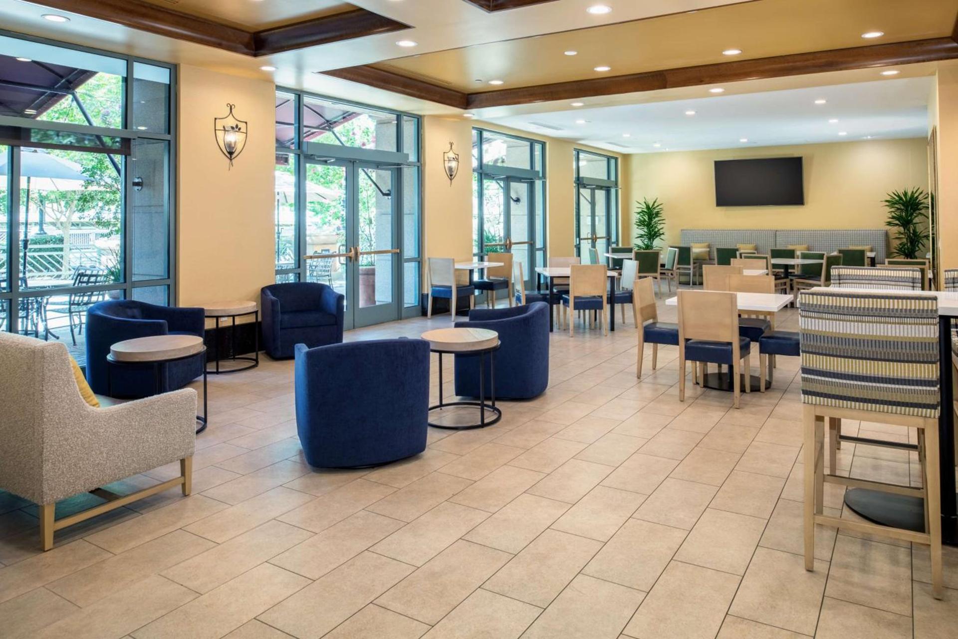 Embassy Suites by Hilton Sacramento Riverfront Promenade photo 10
