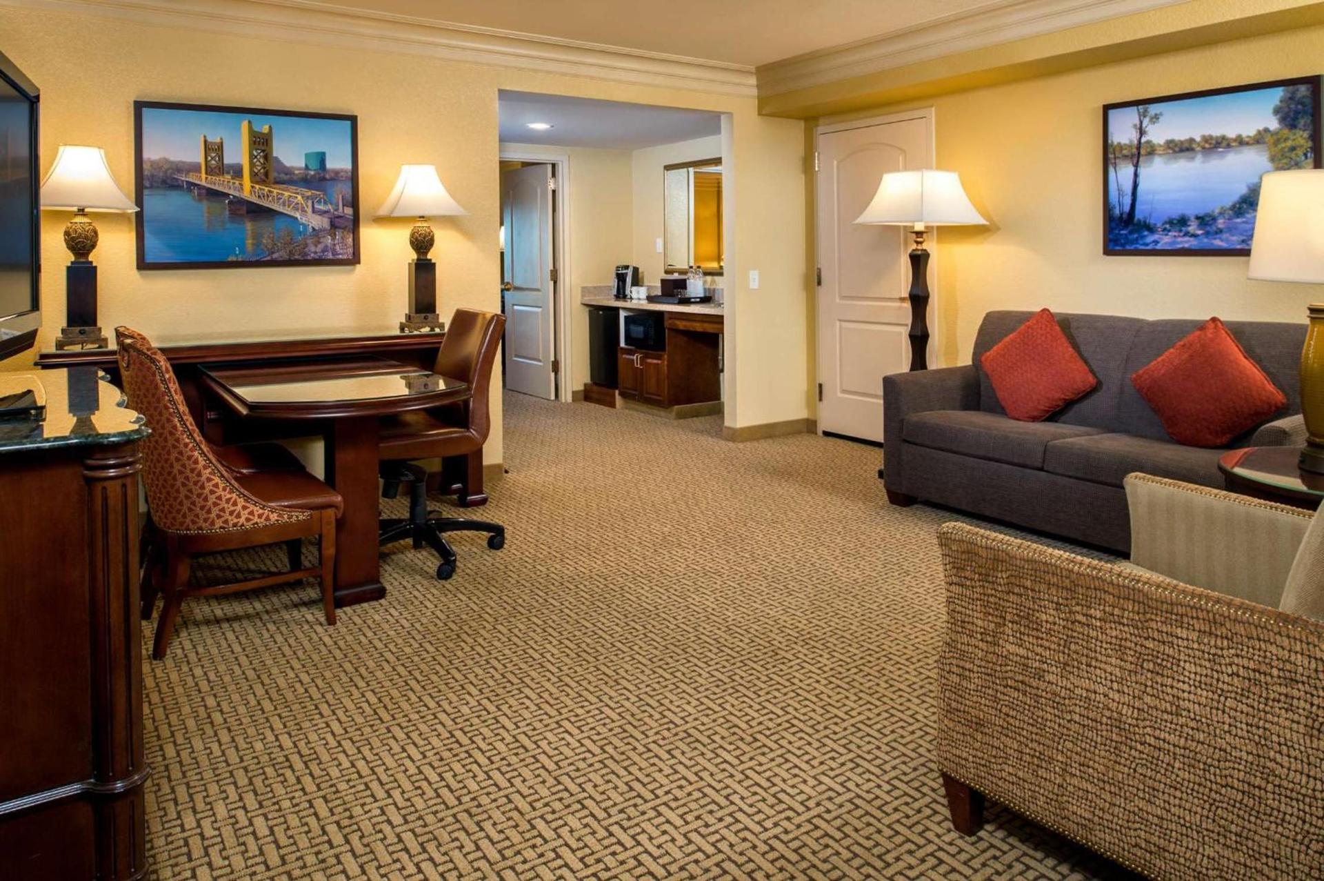 Embassy Suites by Hilton Sacramento Riverfront Promenade photo 60