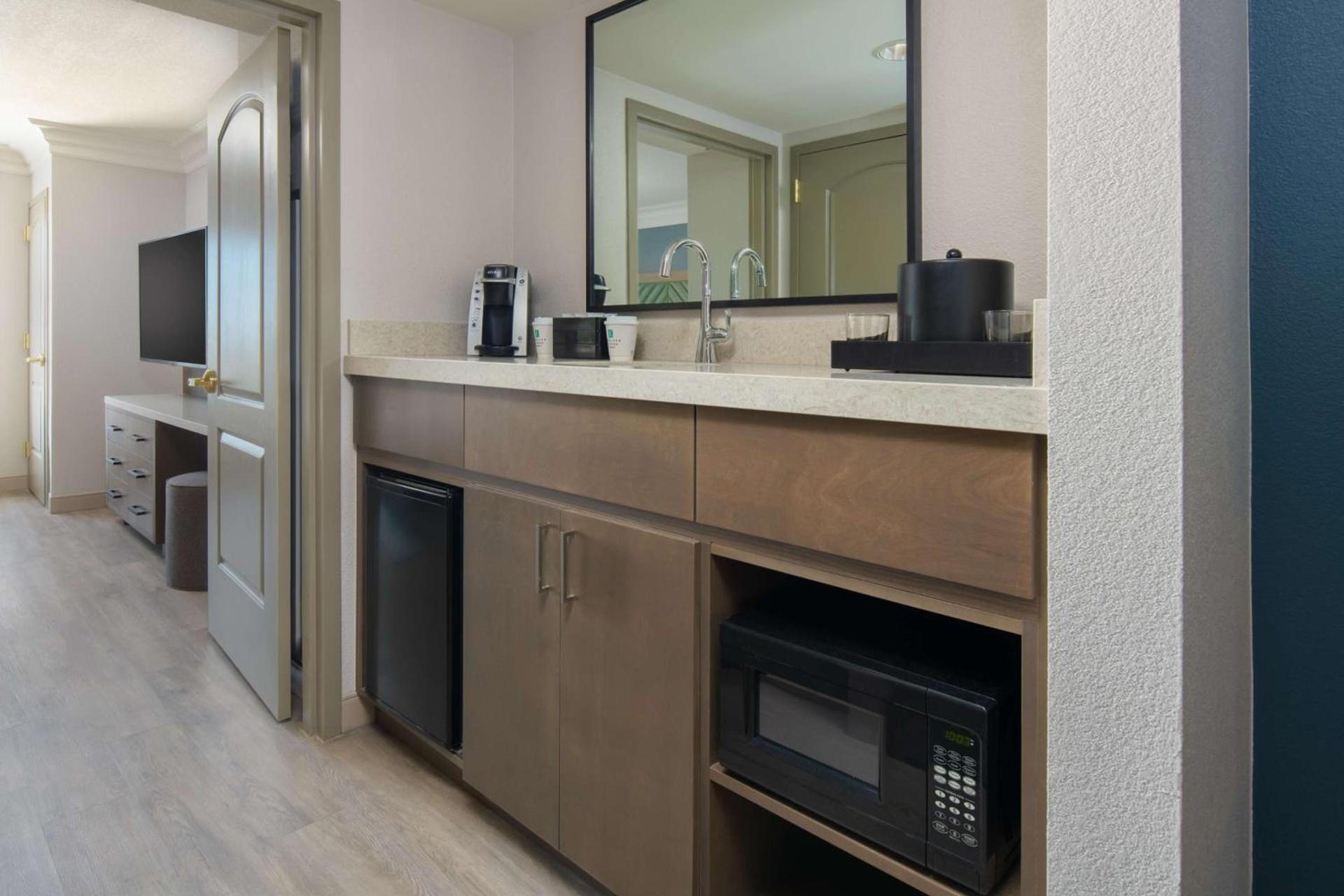 Embassy Suites by Hilton Sacramento Riverfront Promenade photo 83