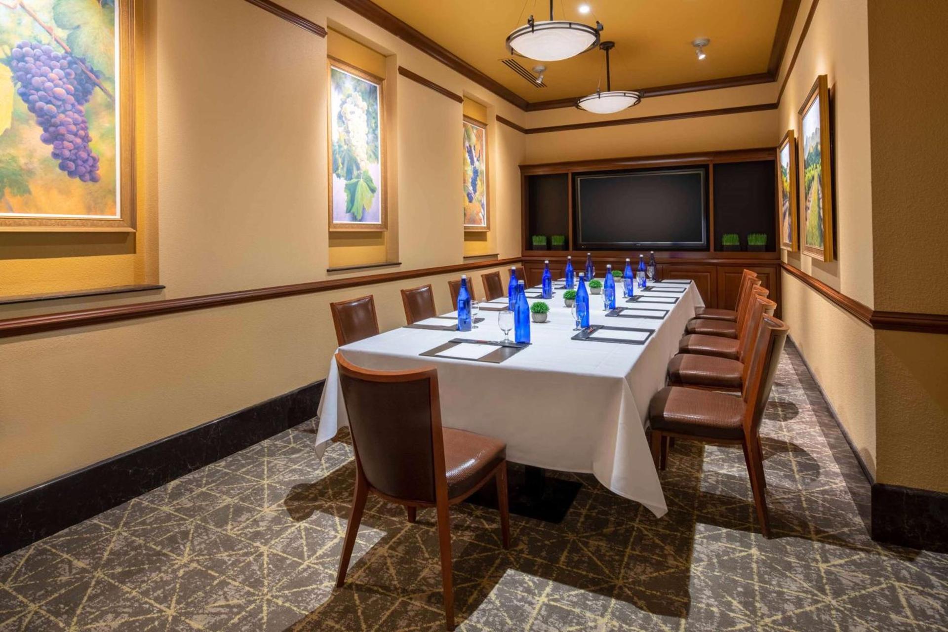 Embassy Suites by Hilton Sacramento Riverfront Promenade photo 89