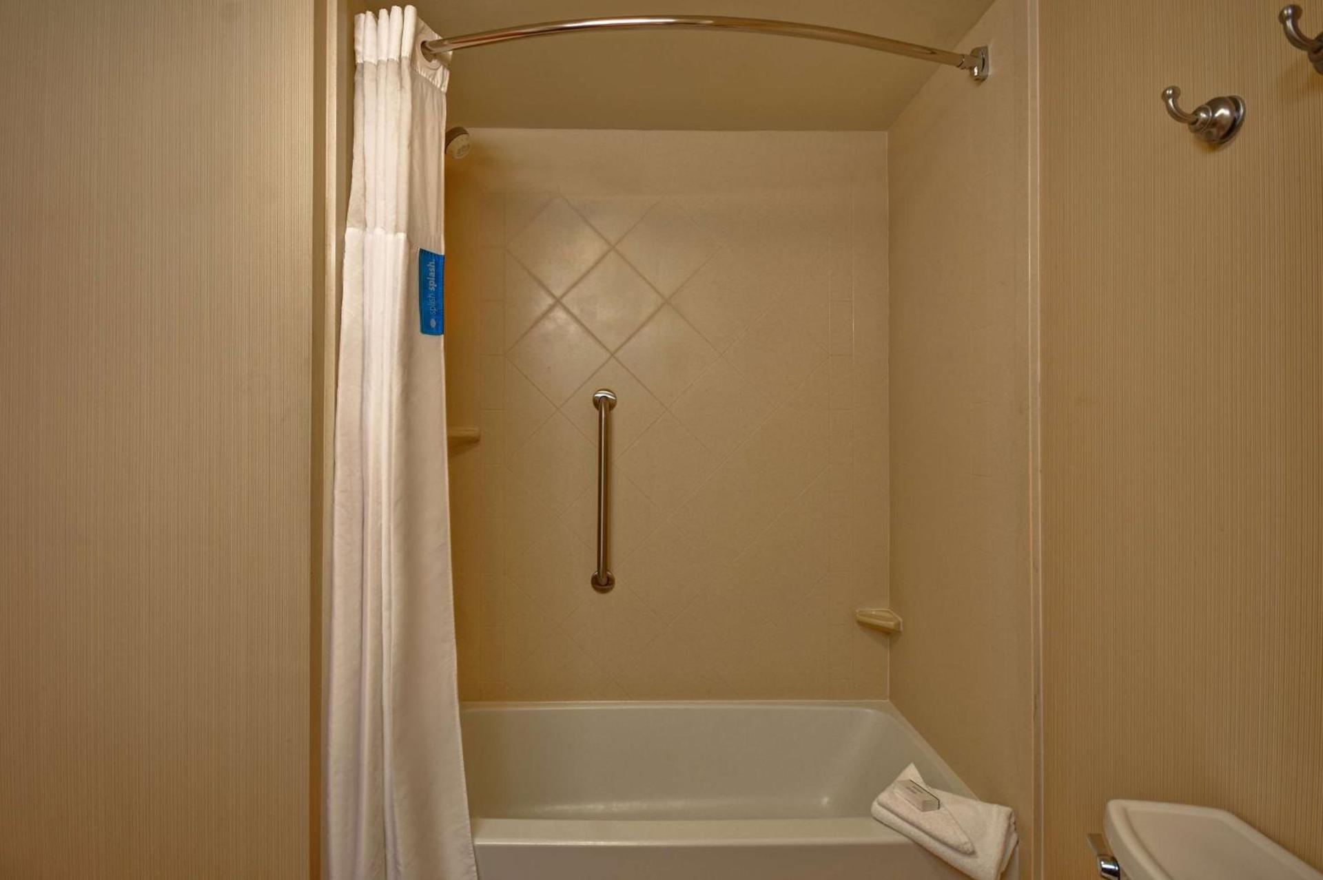 Hampton Inn Rutland/Killington photo 43