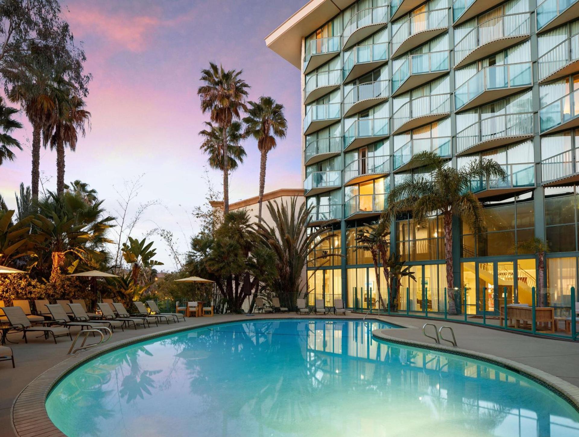 DoubleTree By Hilton San Diego Hotel Circle photo 4