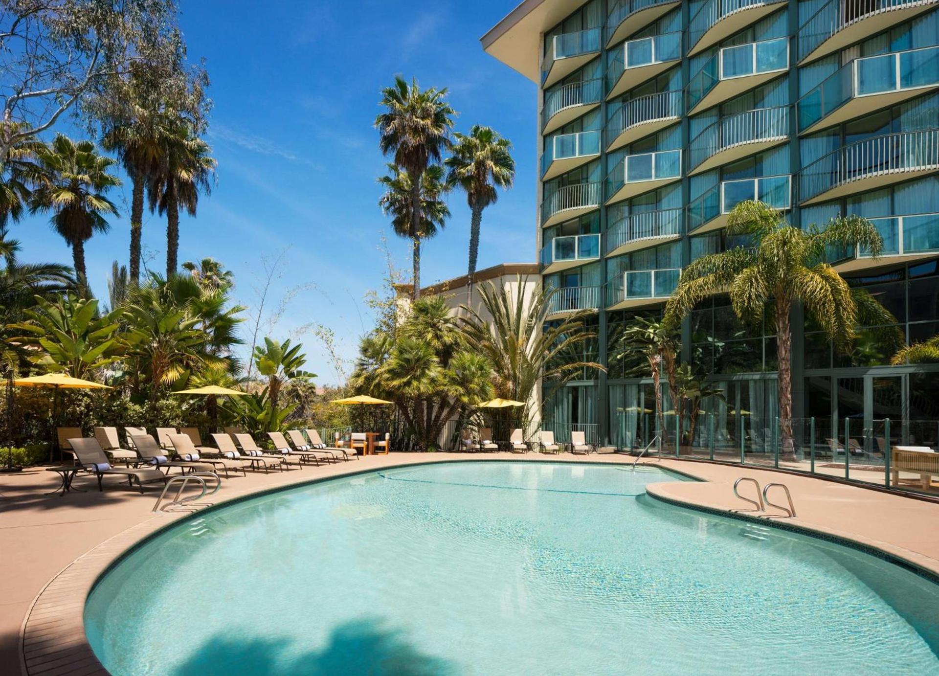 DoubleTree By Hilton San Diego Hotel Circle photo 2