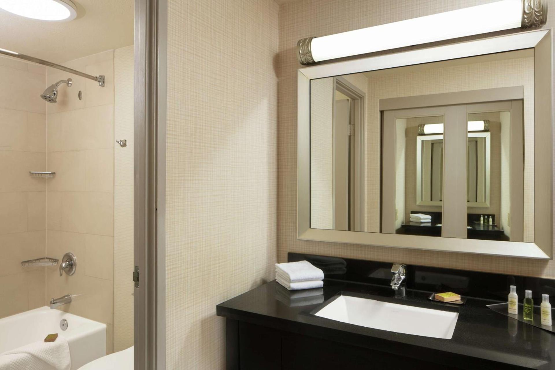 DoubleTree By Hilton San Diego Hotel Circle photo 20