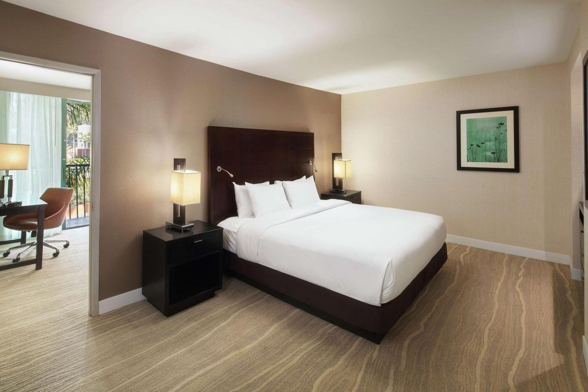 DoubleTree By Hilton San Diego Hotel Circle photo 12