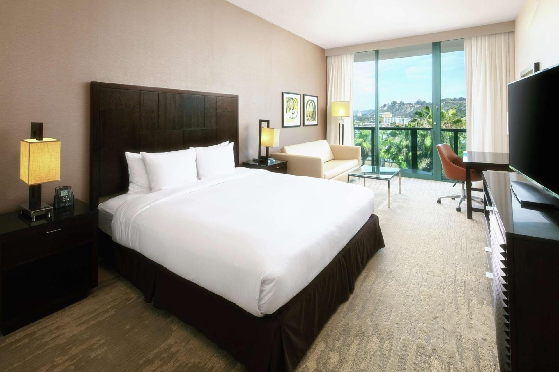 DoubleTree By Hilton San Diego Hotel Circle photo 32