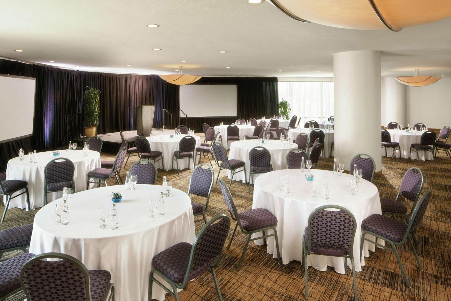 DoubleTree By Hilton San Diego Hotel Circle photo 8