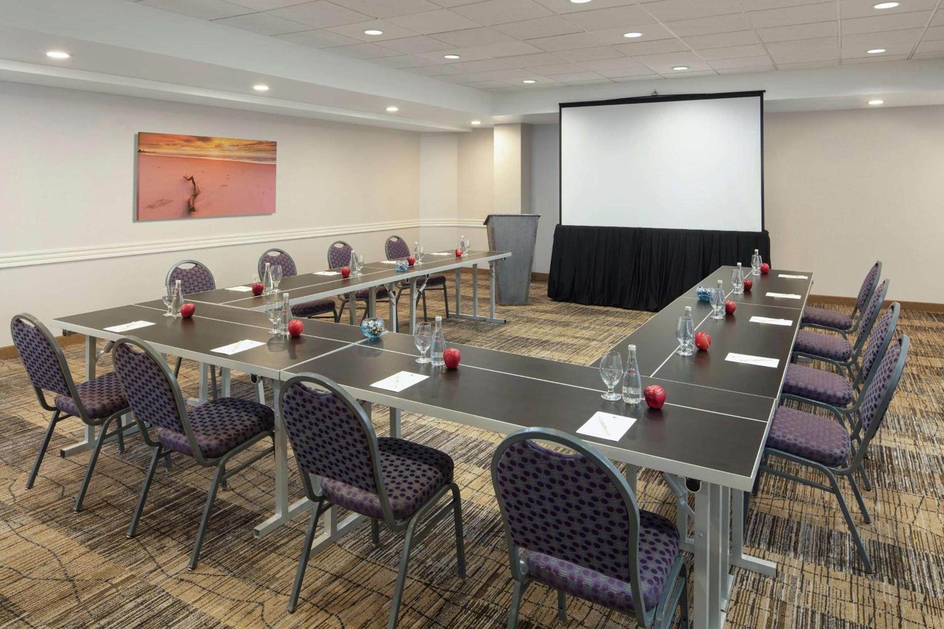 DoubleTree By Hilton San Diego Hotel Circle photo 13
