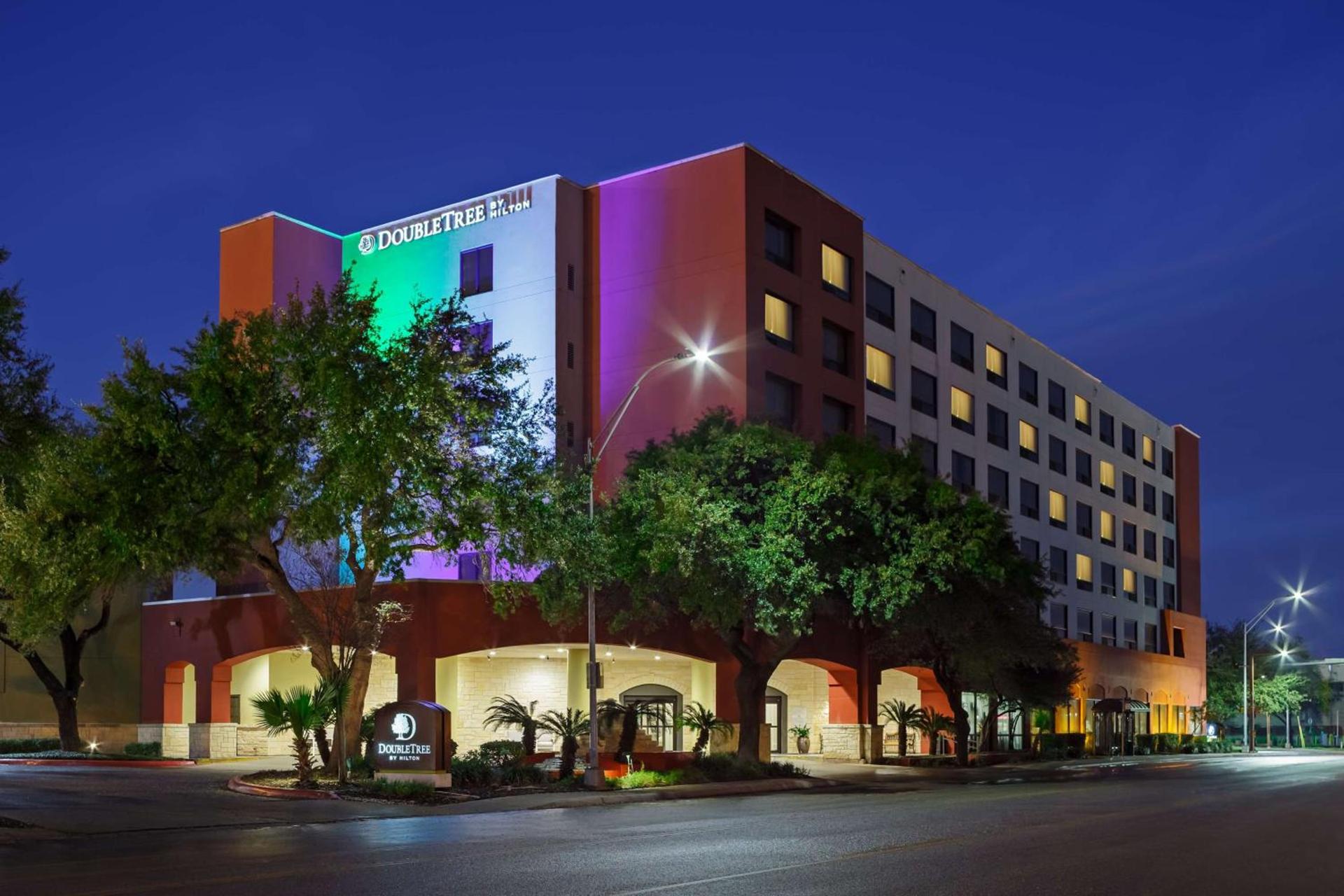 DoubleTree by Hilton San Antonio Downtown photo 1