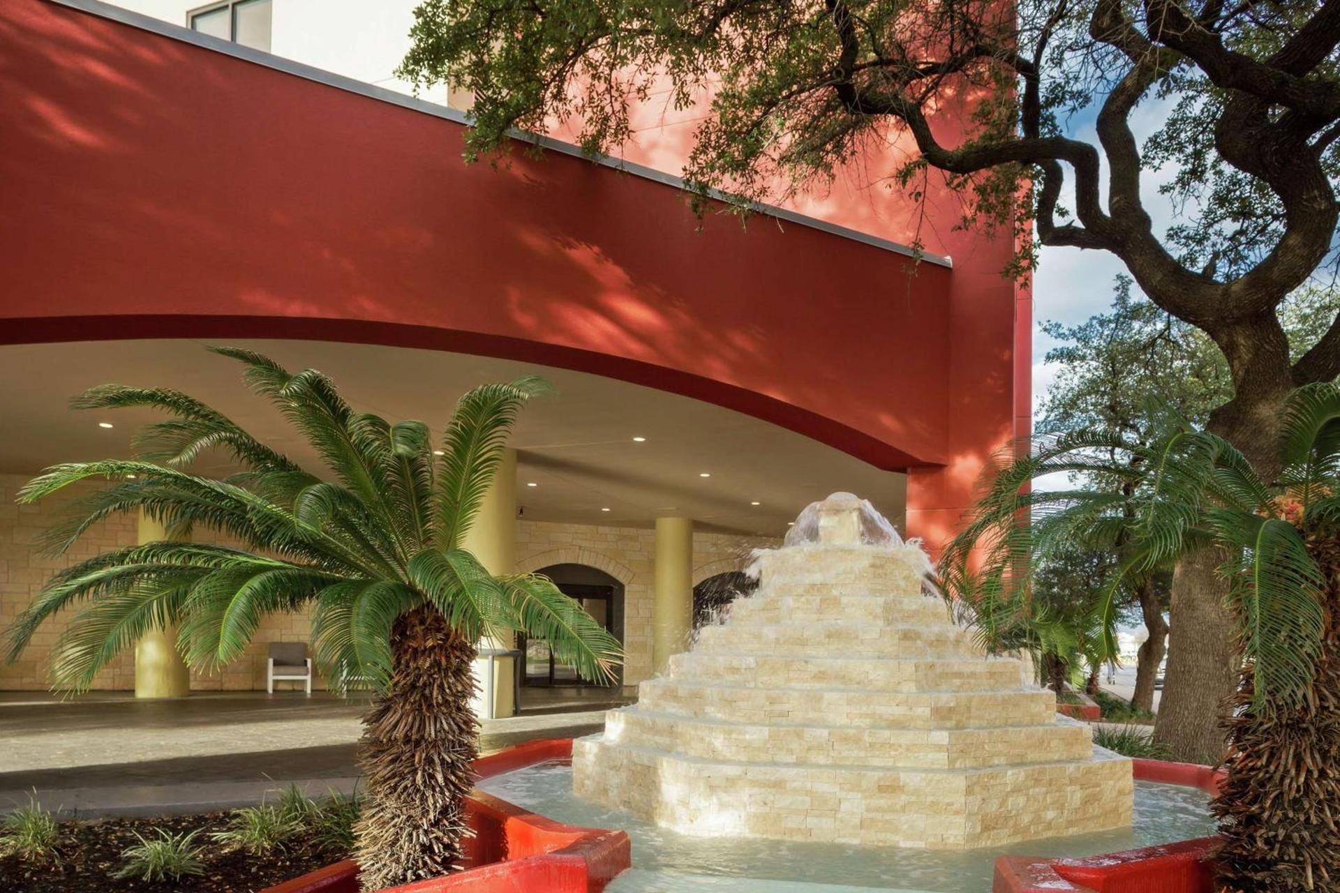 DoubleTree by Hilton San Antonio Downtown photo 5