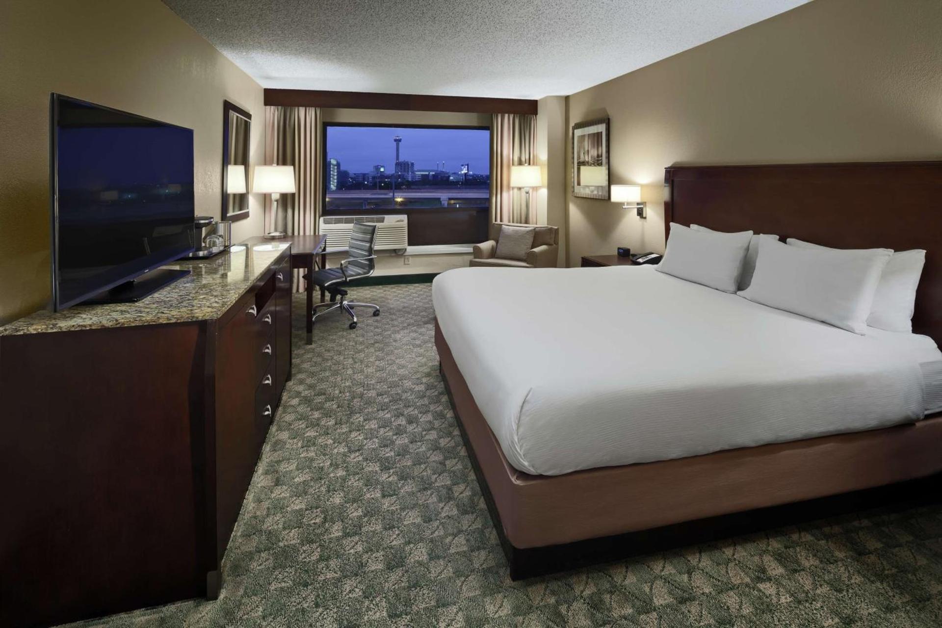 DoubleTree by Hilton San Antonio Downtown photo 18
