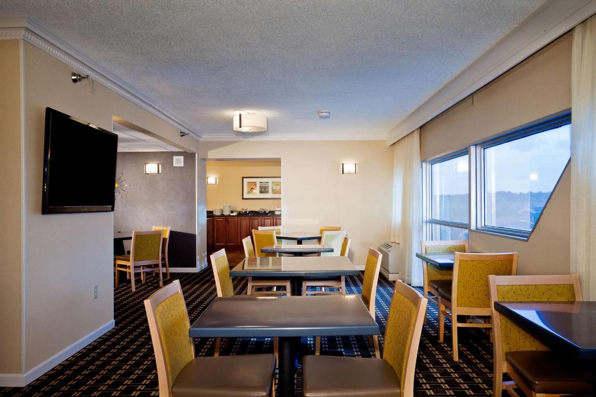 DoubleTree by Hilton Hotel South Bend photo 79