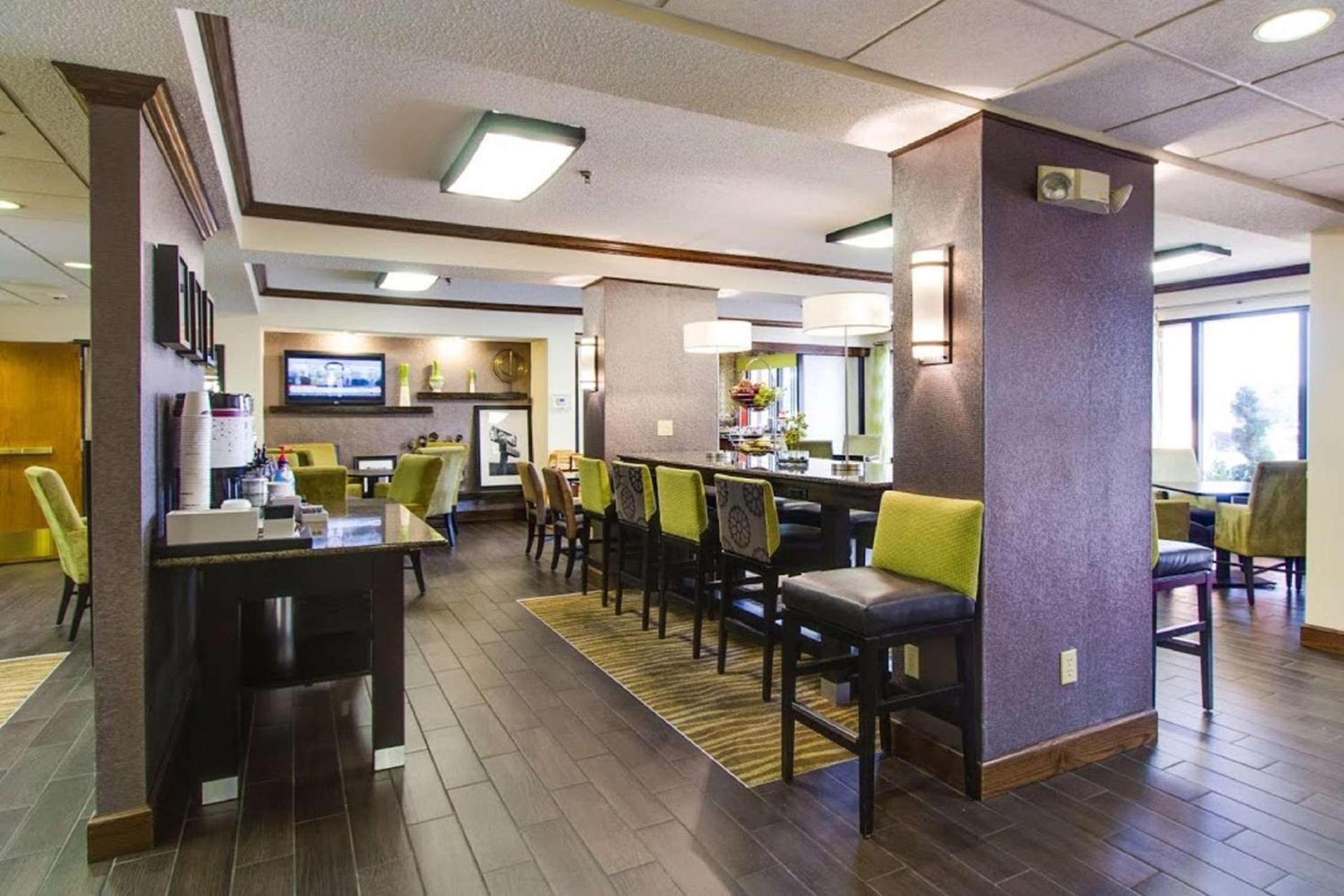 Hampton Inn Salina photo 6