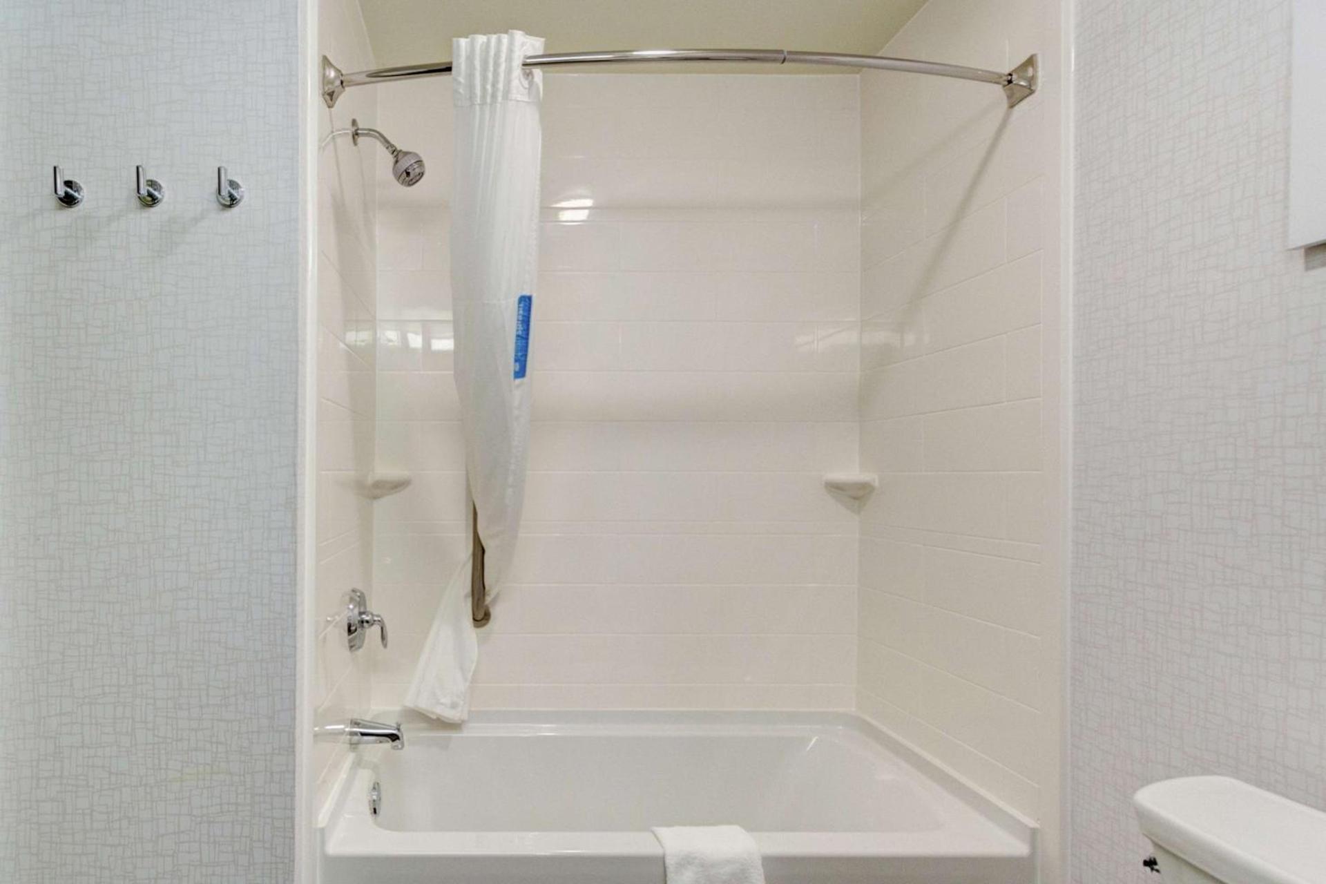 Hampton Inn Salina photo 14
