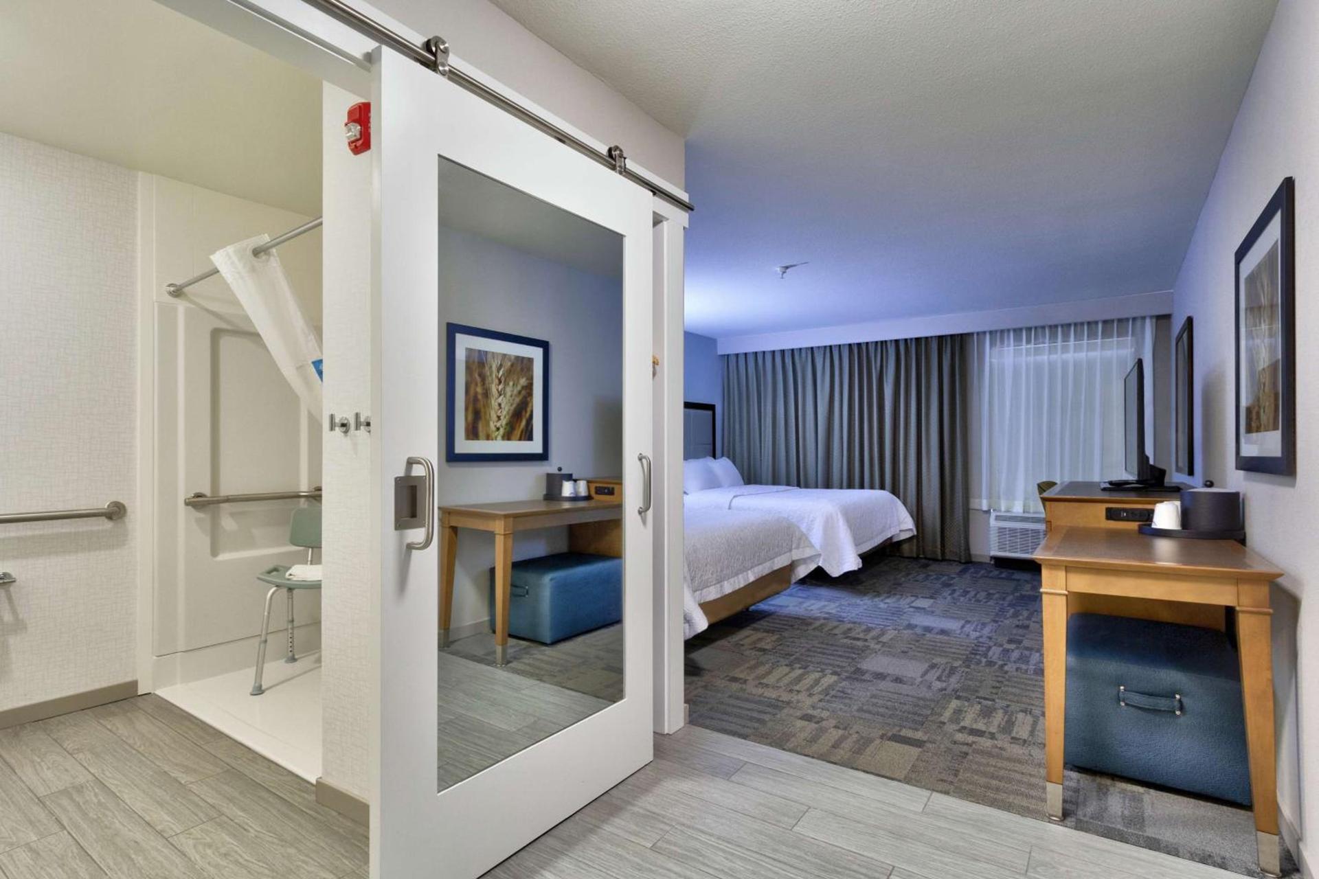 Hampton Inn Salina photo 15