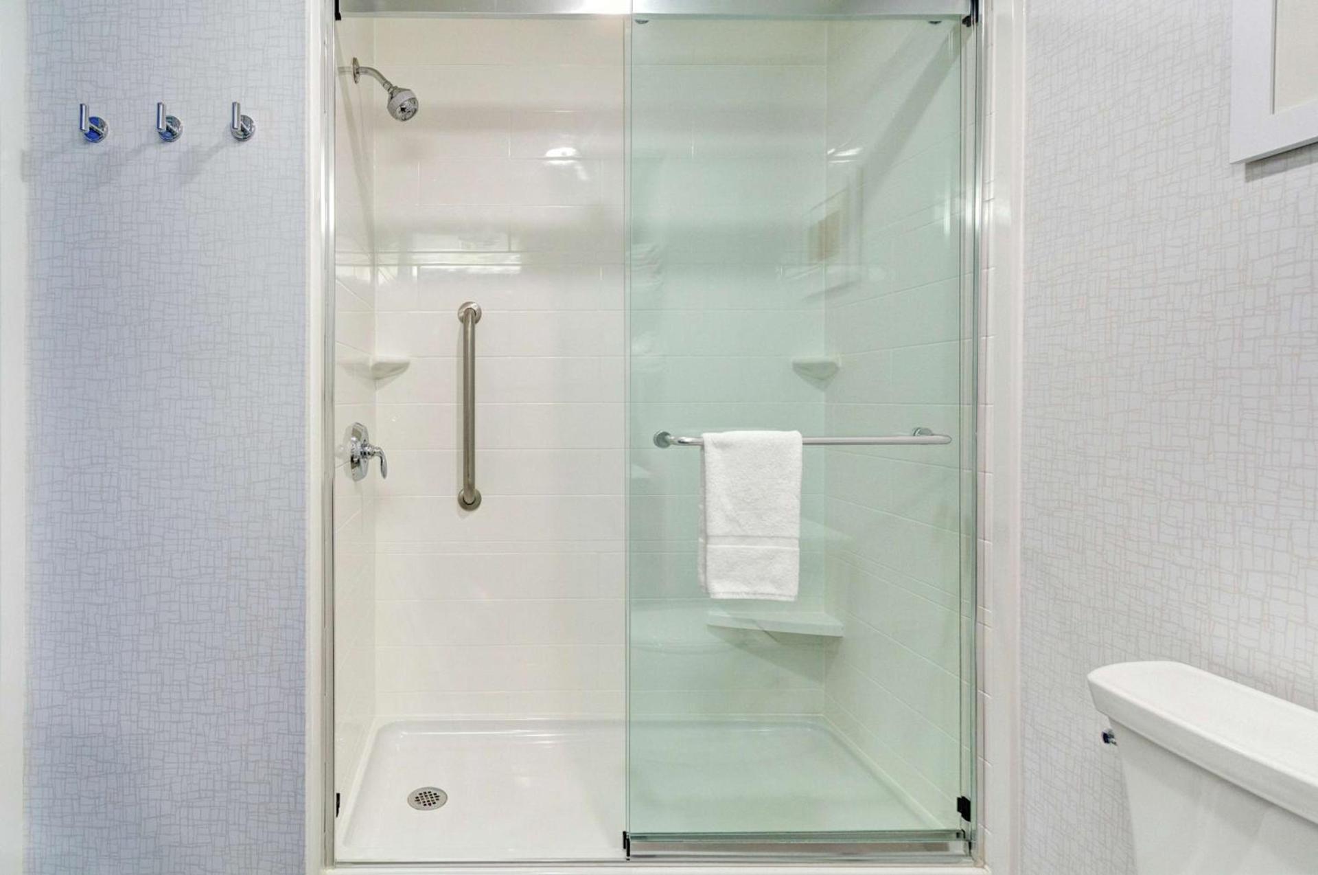 Hampton Inn Salina photo 17