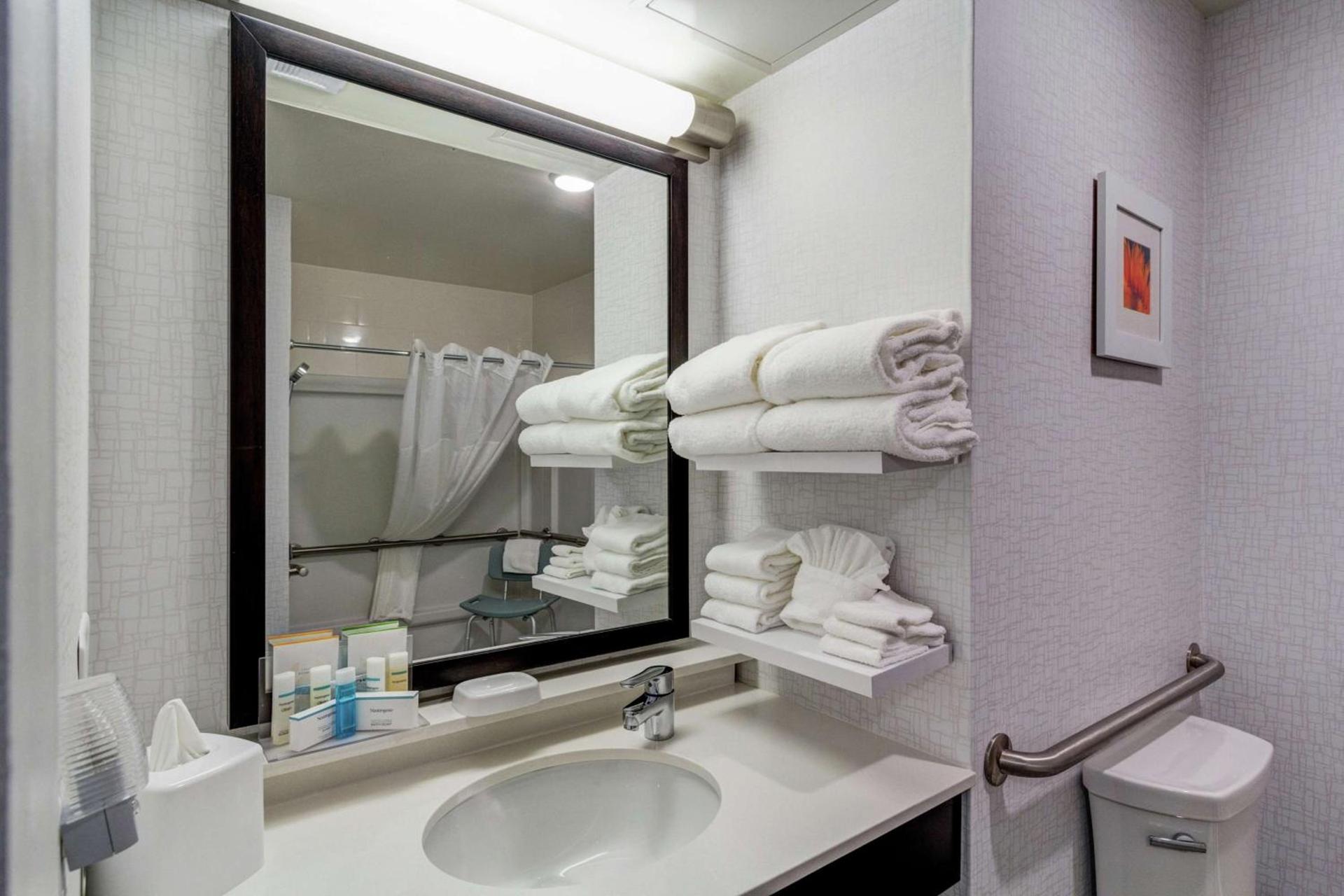 Hampton Inn Salina photo 23