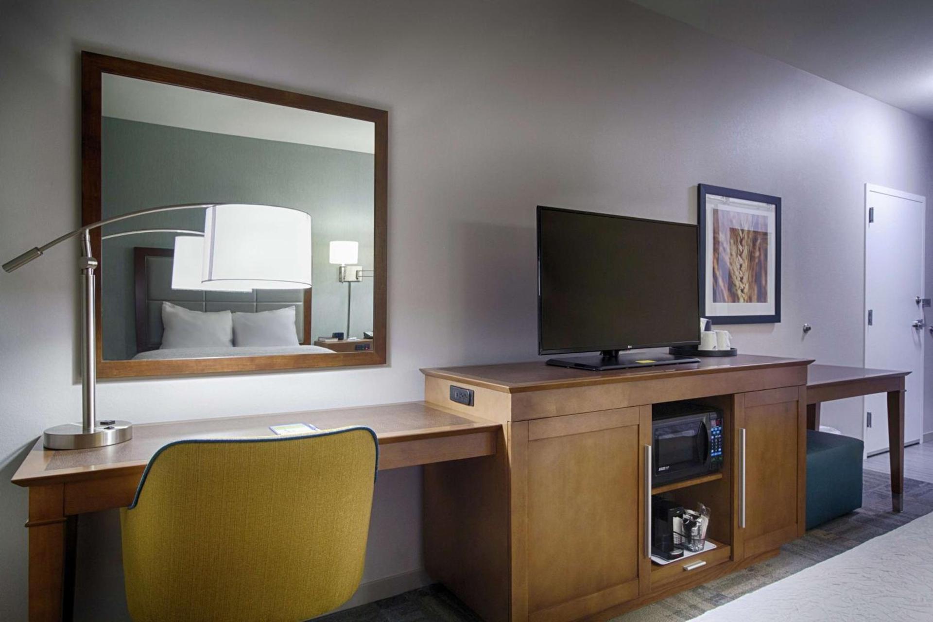 Hampton Inn Salina photo 24