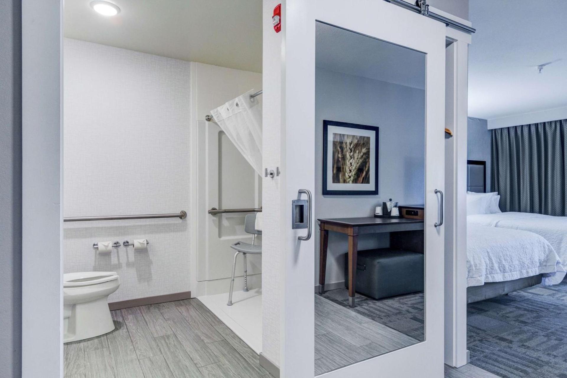 Hampton Inn Salina photo 30
