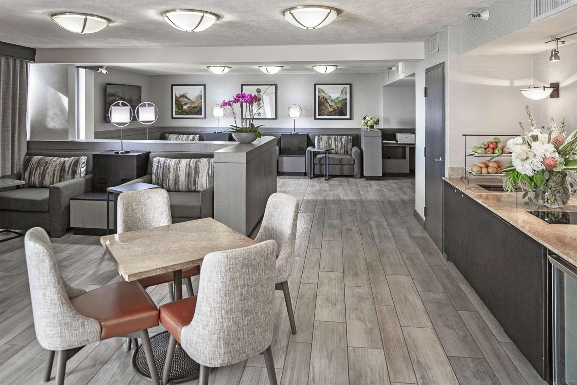 Hilton Sacramento Arden West photo 32