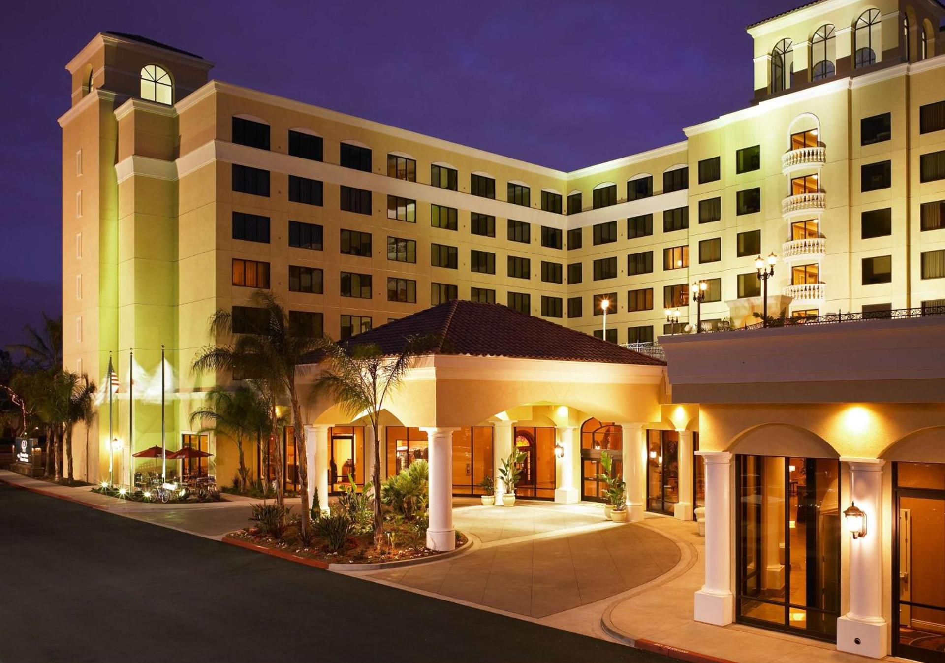 DoubleTree Suites By Hilton Anaheim Resort/Convention Center photo 2