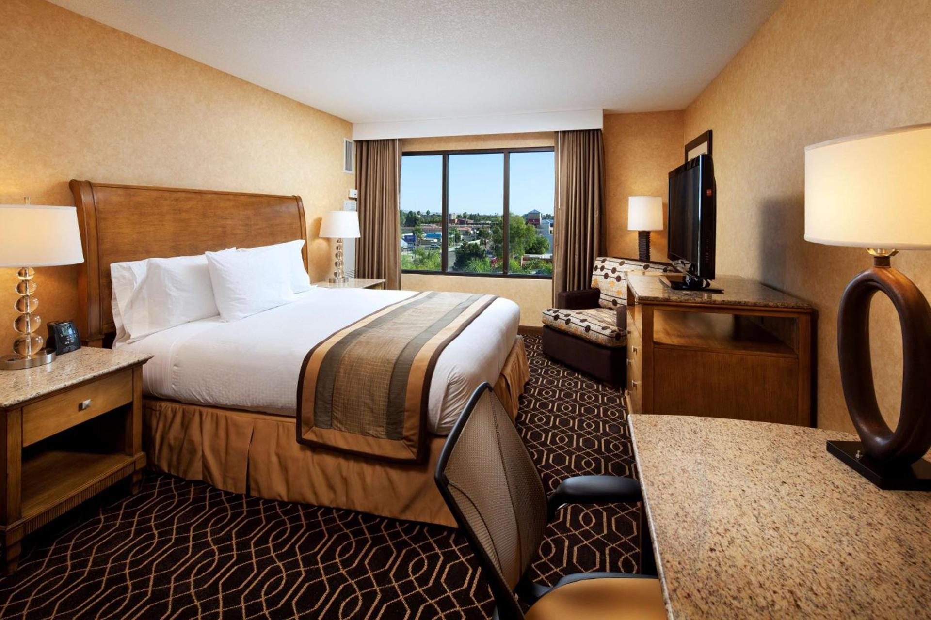 DoubleTree Suites By Hilton Anaheim Resort/Convention Center photo 12