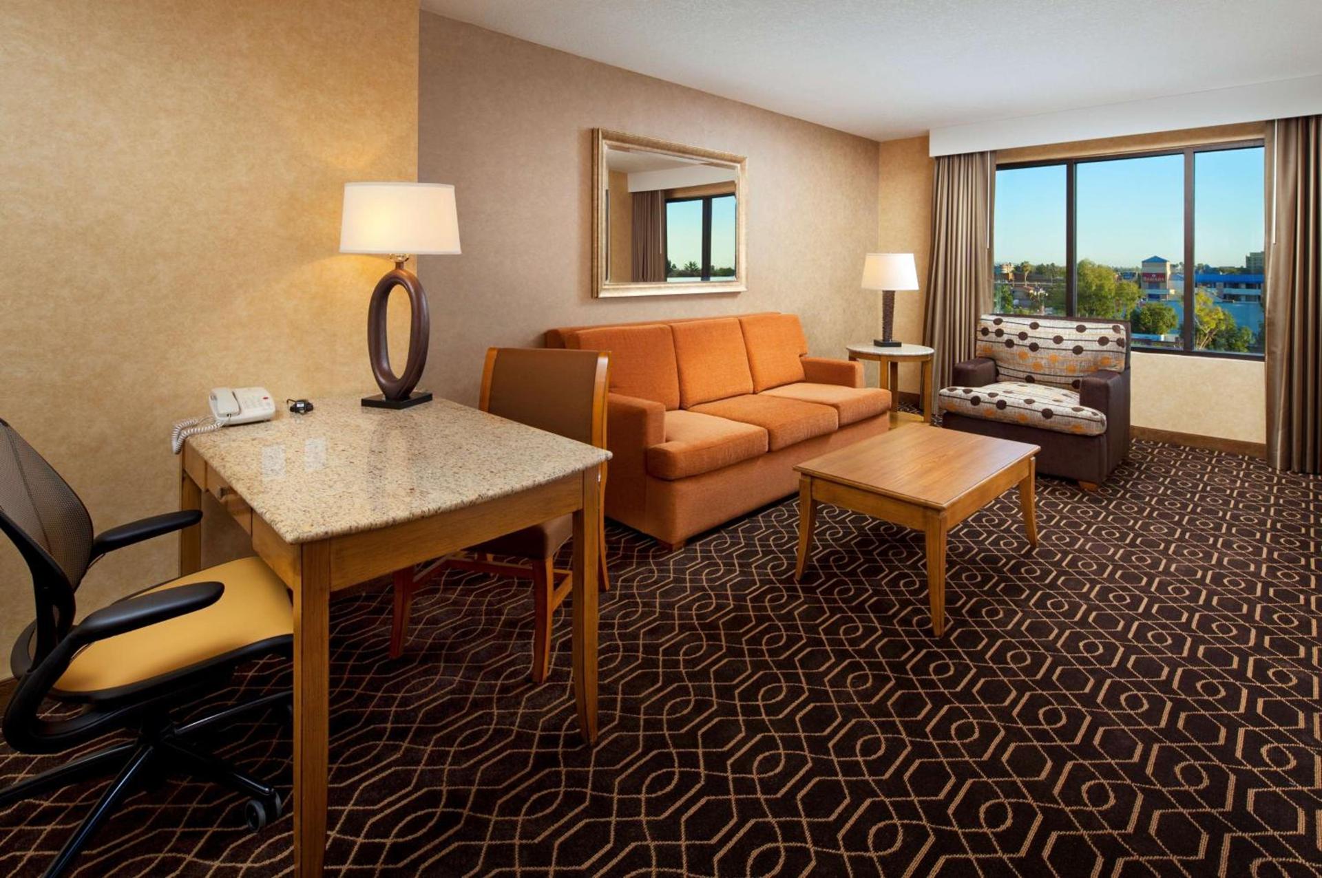 DoubleTree Suites By Hilton Anaheim Resort/Convention Center photo 18